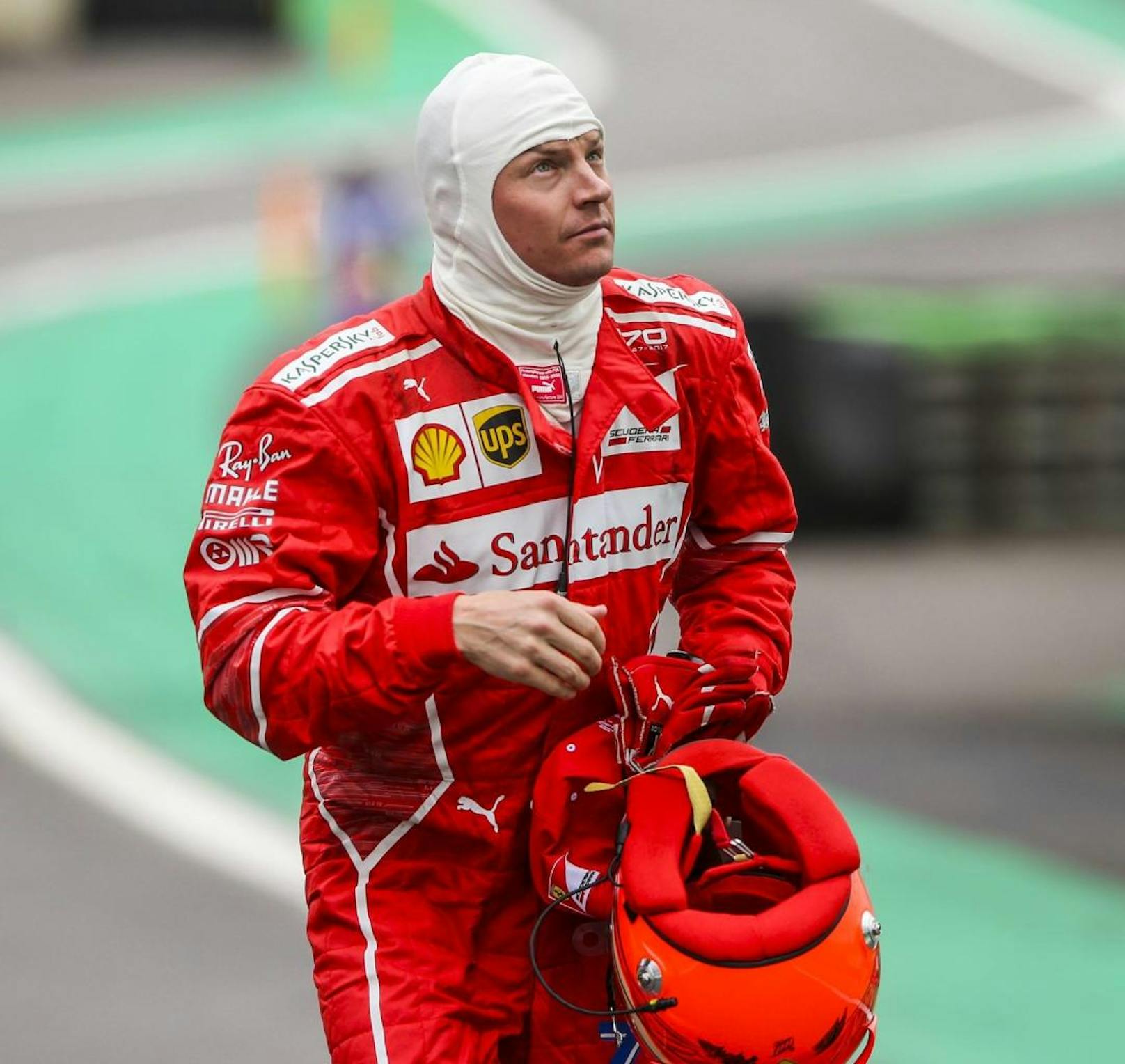 Der "Iceman"<b> Kimi Räikkönen</b> gibt an der Seite des Deutschen für Ferrari Gas.