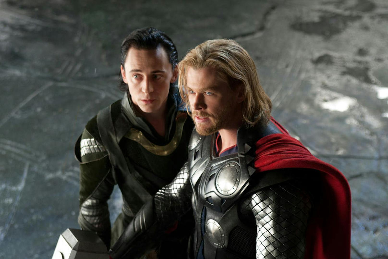 Tom Hiddleston (li.) und Chris Hemsworth in "Thor"