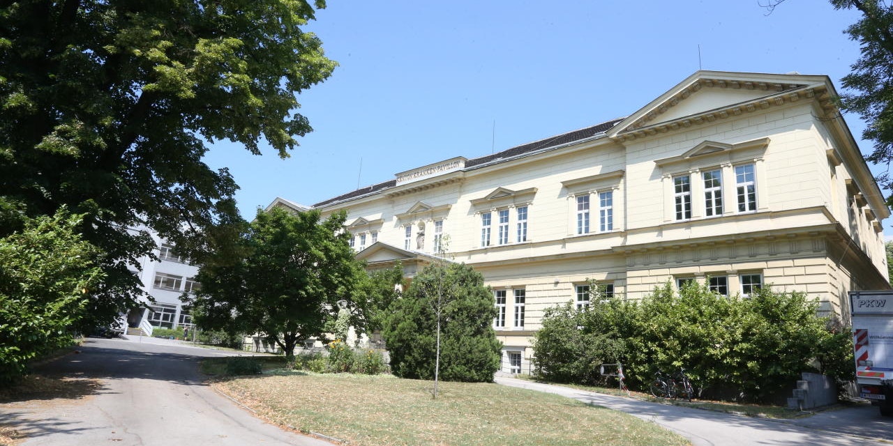 Der denkmalgeschützte Kenyon-Pavillon bleibt erhalten und wird unter strenger Einhaltung der Auflagen einer Neunutzung zugeführt.