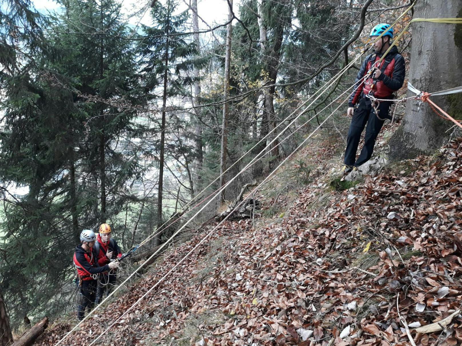 Bergretter aus Kufstein stießen Mitte November im Zuge von Sicherungsmaßnahmen nach einem Felsabbruch auf die Leichenteile.