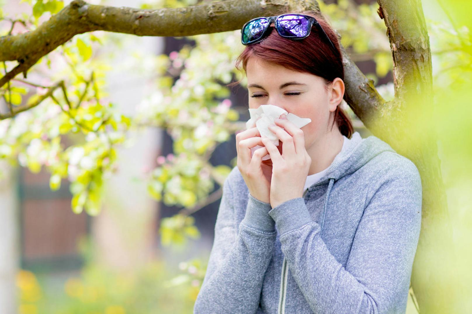 Im Frühling und Sommer gibt es leider keine 100-prozentig sichere Methode, den Kontakt mit Pollen zu vermeiden. Gewisse Verhaltensmaßnahmen können allerdings beim Minimieren der Belastung helfen <b>>>> </b>