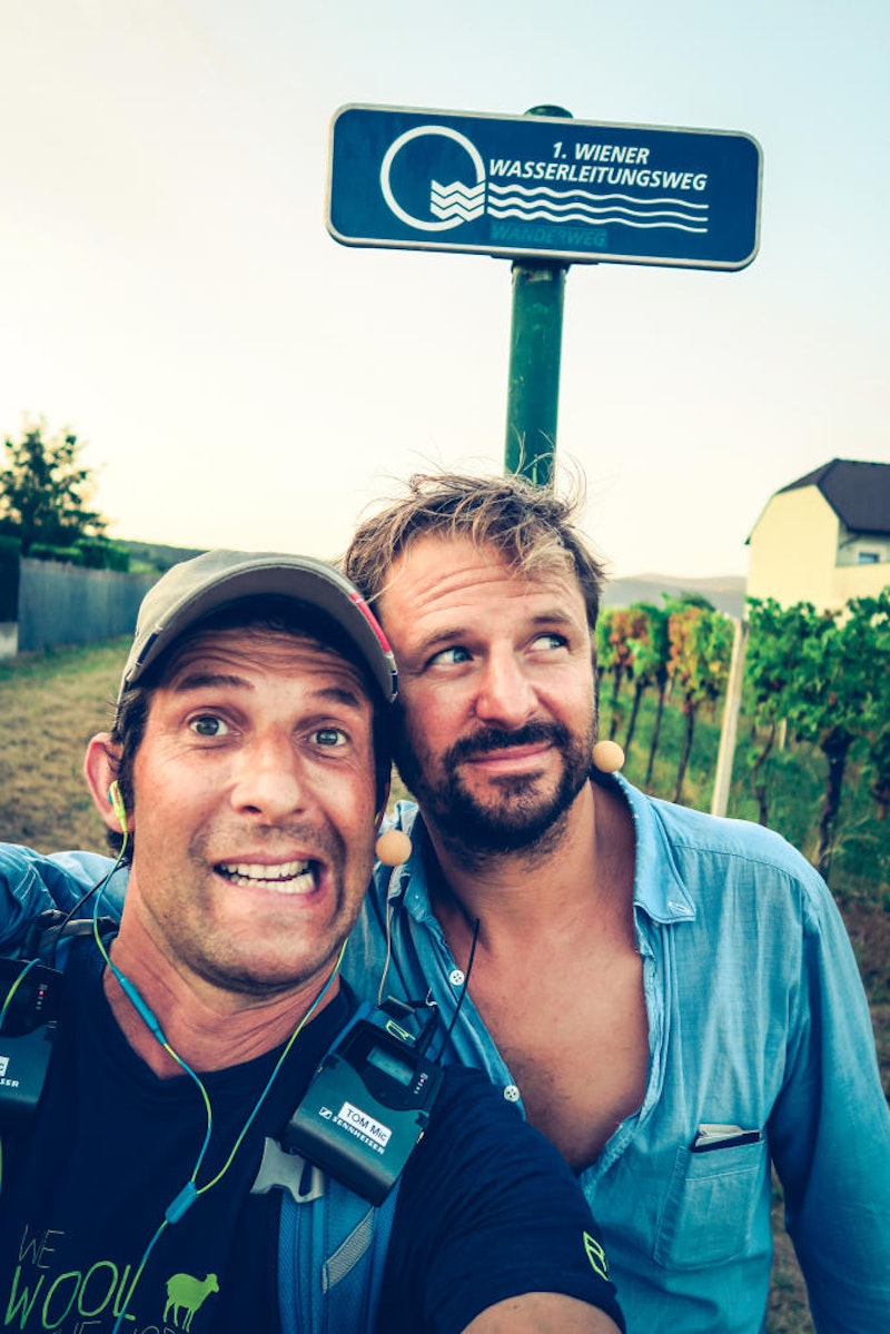 Tom Walek und Philipp Hochmair beim Wander-Talk