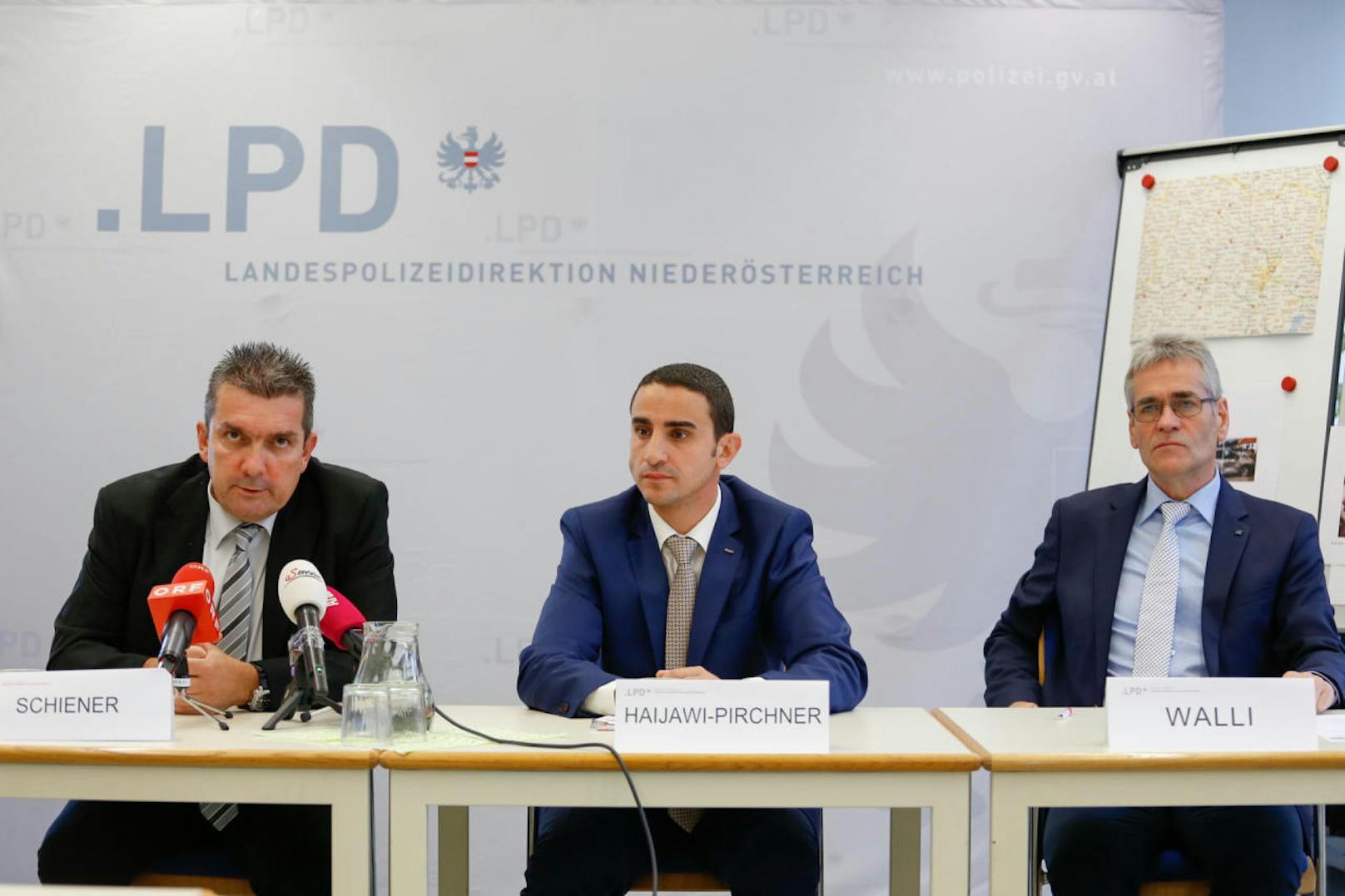 Abteilungsinspektor Günther Schiener, Kripo-NÖ-Chef Omar Haijawi-Pirchner und Chefinspektor Gerhard Walli (v.li.)