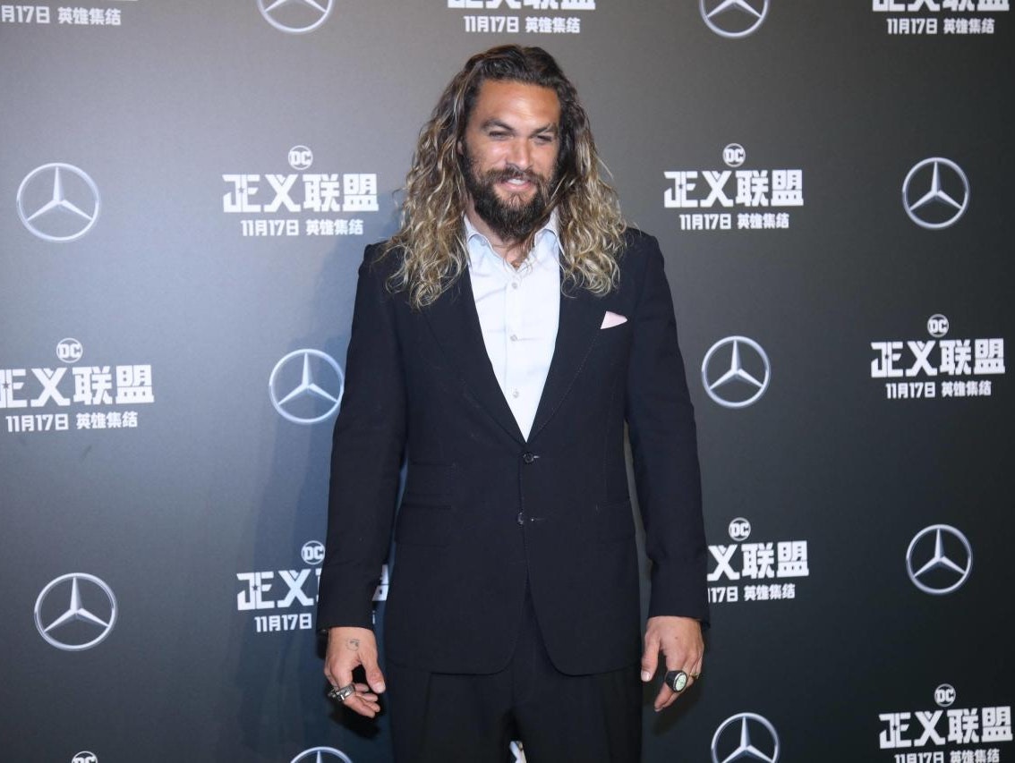 Nach John Legends Meinung soll "Aquaman" Jason Momoa als nächstes zum "Sexiest Man Alive" gekürt werden.
