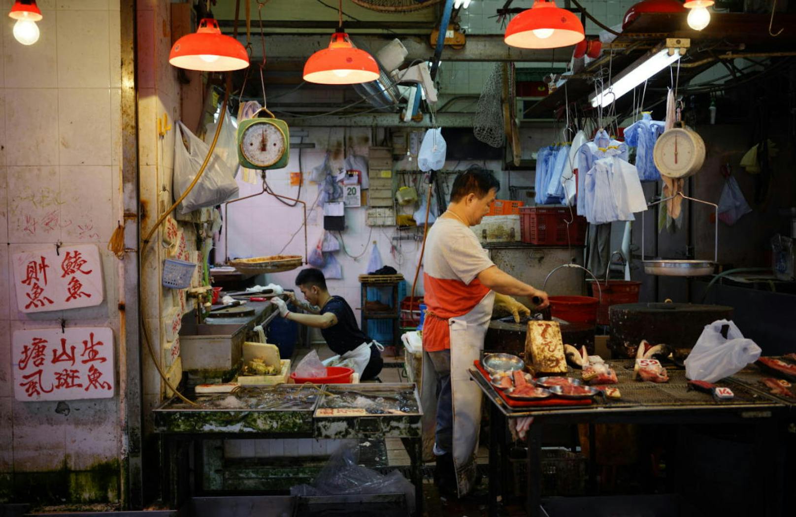 Der Distrikt ist der Hotspot für Foodies schlechthin in Hongkong. An jeder Ecke gibt es Streetfood, kleine Märkte und Restaurants.