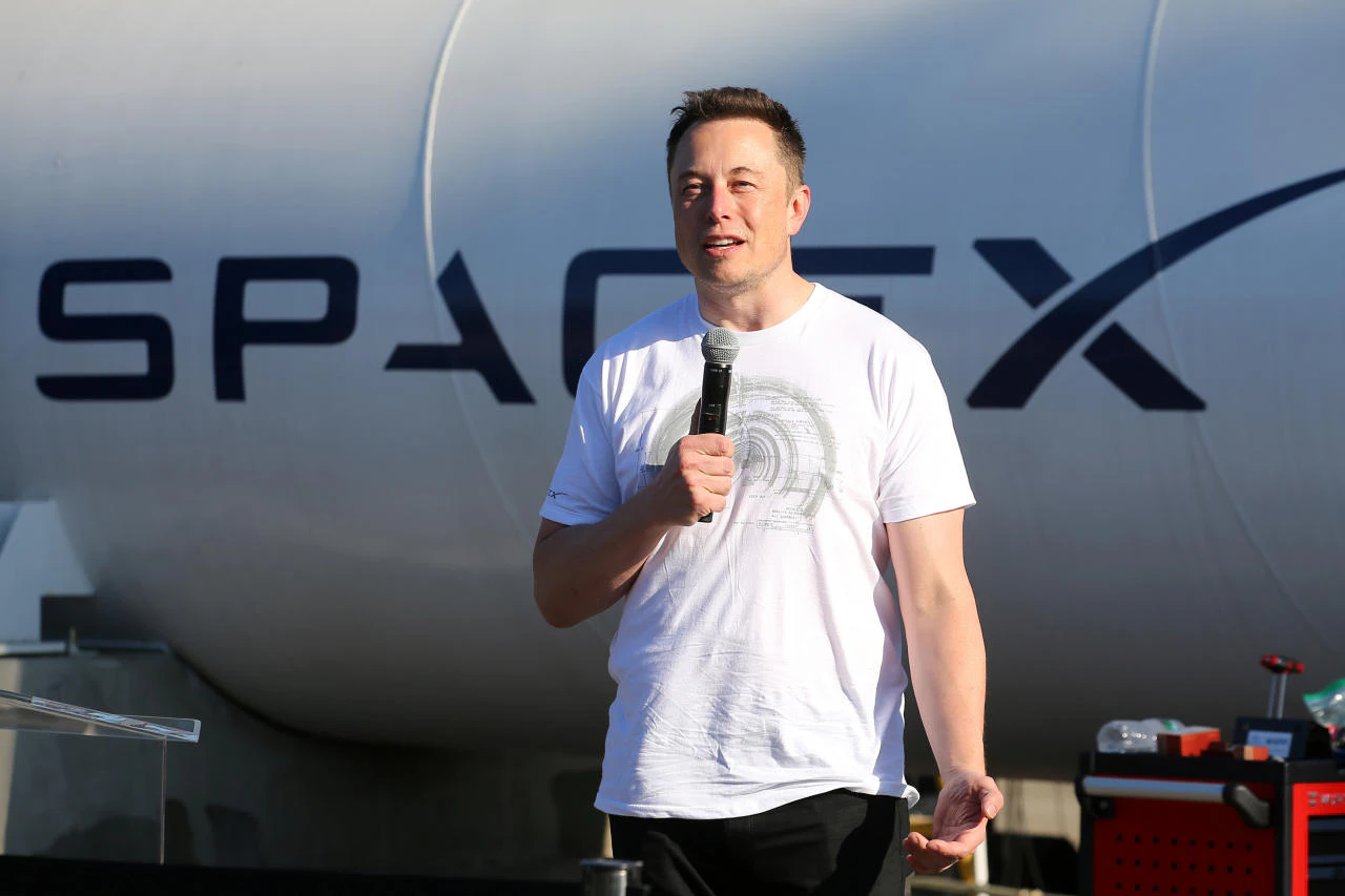 Elon Musk (48) ist ein aus Südafrika stammender kanadisch-US-amerikanischer Unternehmer und Investor.