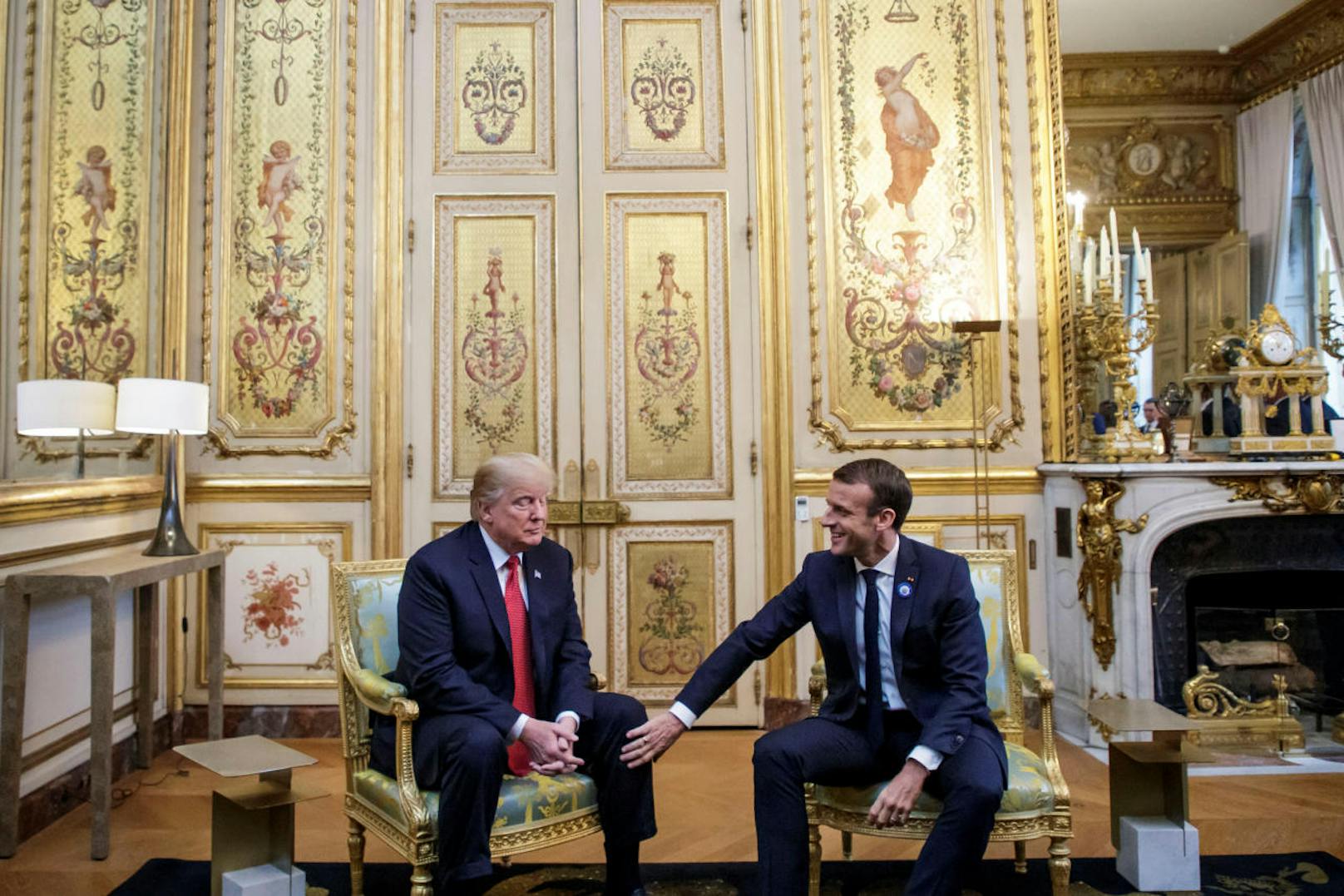 Schon davor war es zu Spannungen zwischen den beiden gekommen. Trump hatte Macrons Idee, eine europäische Armee zu schaffen, in einem Tweet scharf kritisiert.