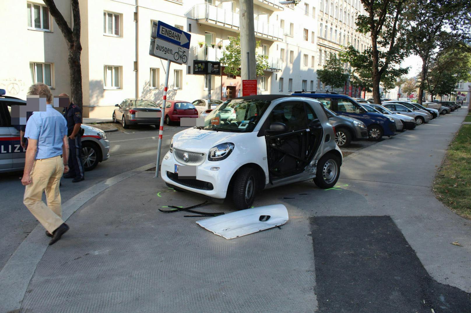 Freitagmorgen krachten ein Smart- und ein VW-Fahrer in Wien-Margareten zusammen. Einer der Lenker zog sich bei dem Crash Kopfverletzungen zu.