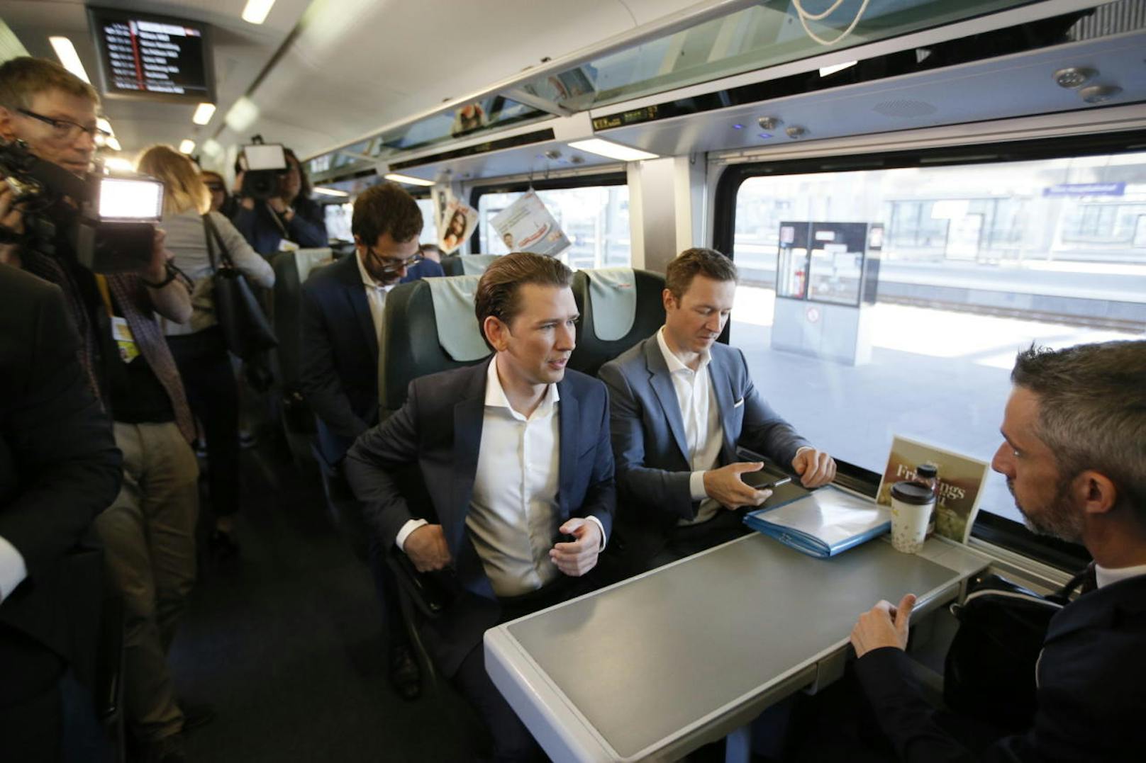 ÖVP-Bundeskanzler Sebastian Kurz reist mit dem Zug zum Treffen mit Bayerns Ministerpräsident Markus Söder (CSU).