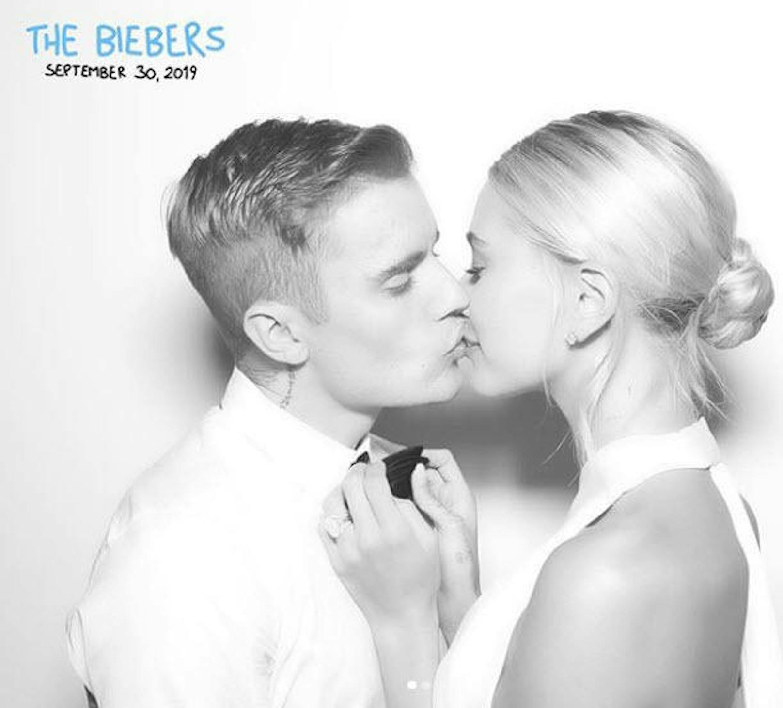 Romantische Photobox: Das erste Kussfoto von Hailey und Justin nach der Hochzeit