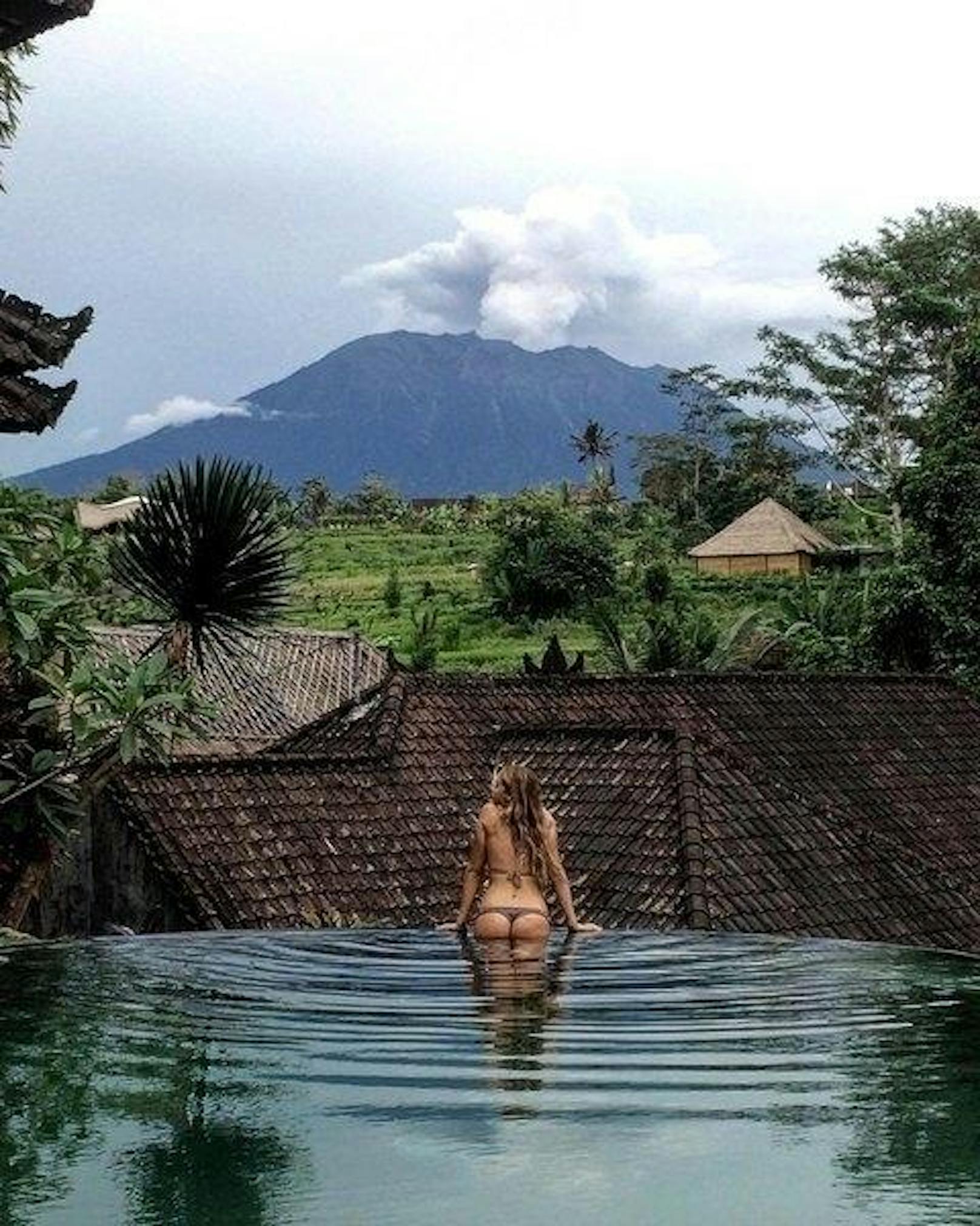 Userin katepolishuk.ua schreibt etwa unter ihr Foto: "Wenn Du alleine im Resort bist, weil Touristen Angst vor dem Vulkan haben, und Du im Dschungel chillst und Energie auftankst ...