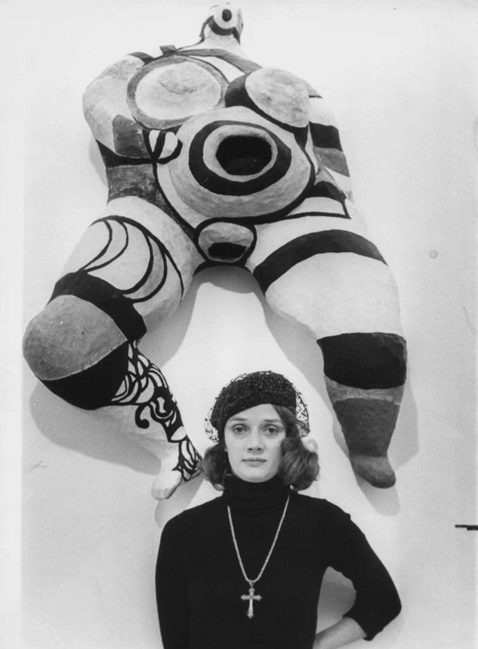 .... der feministischen Künstlerin Niki De Saint-Phalle und dem französischen Luxushaus. Mehr Bilder der Kollektion sehen Sie beim Durchklicken.