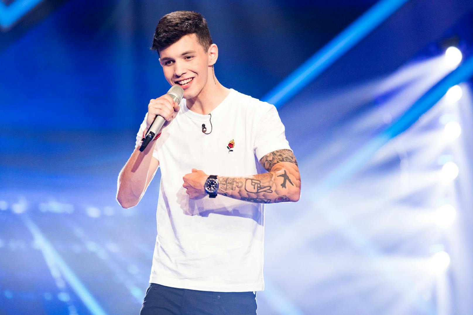 Er wird bei der Chair Challenge bei "X Factor" den Song "7 Years" von Lukas Graham performen.