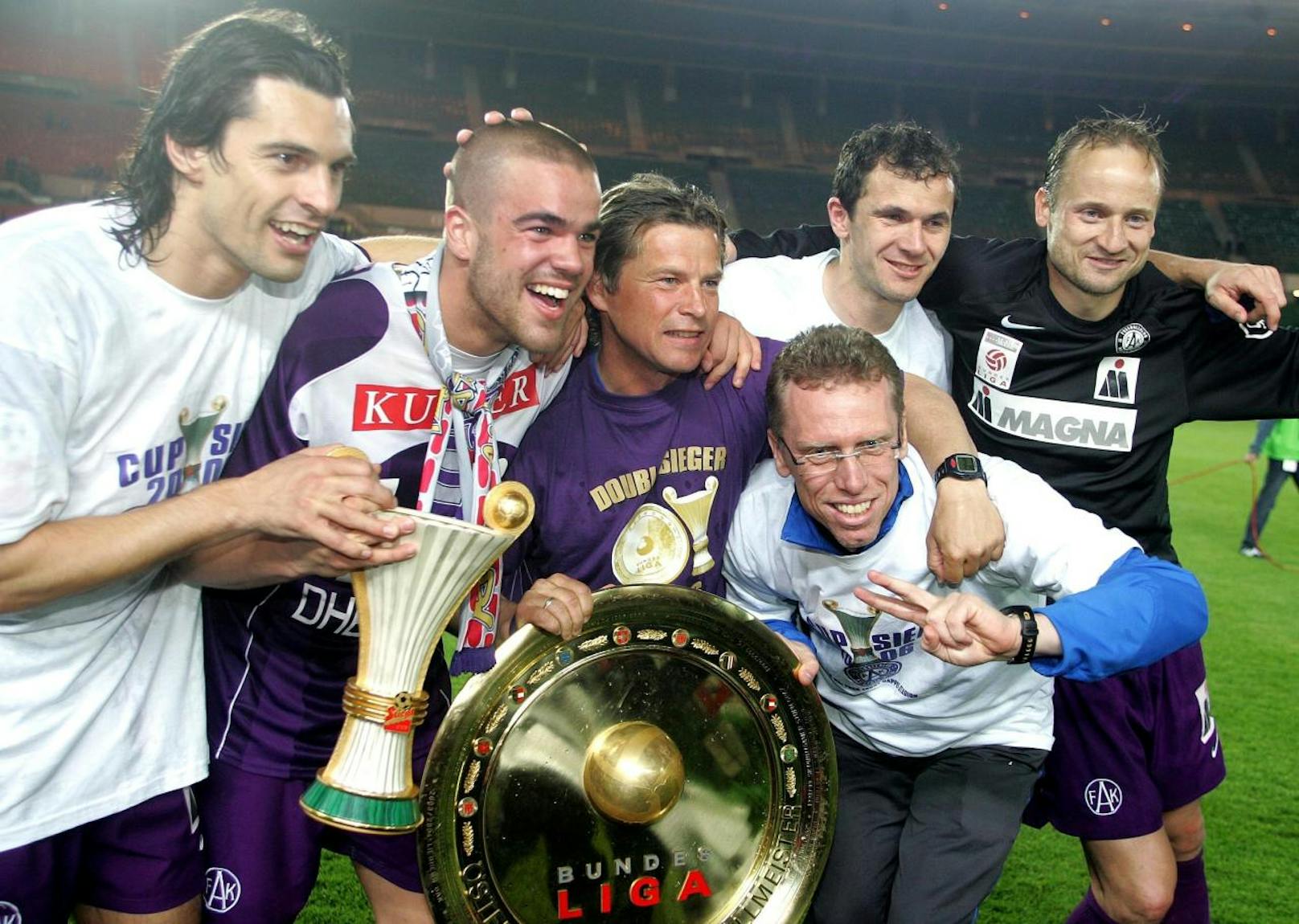 2006 durfte Stöger erstmals als Sportdirektor jubeln. Gemeinsam mit Schinkels führte er die Austria zum Meistertitel und zum Cup-Erfolg.