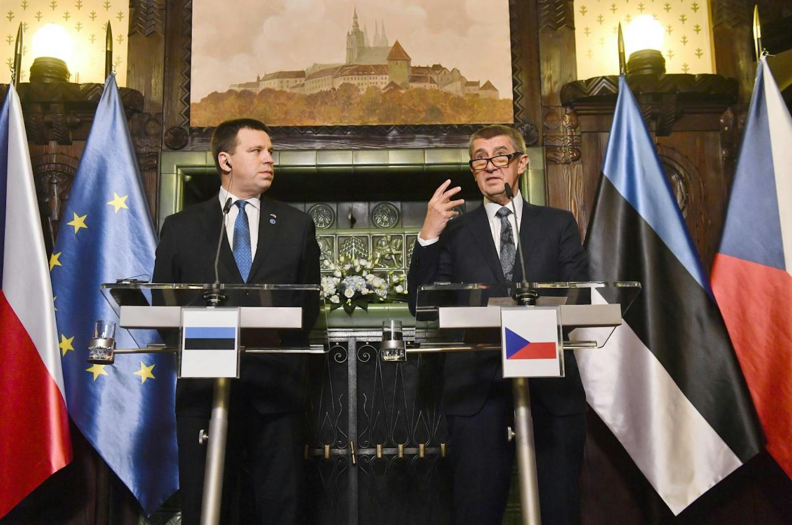 <b>Tschechien </b>begründet die Ablehnung mit einer fehlenden Unterscheidung von legaler und illegaler Migration. Hier Tschechiens Ministerpräsident Andrej Babis mit Estlands Ministerpräsident Juri Ratas.
