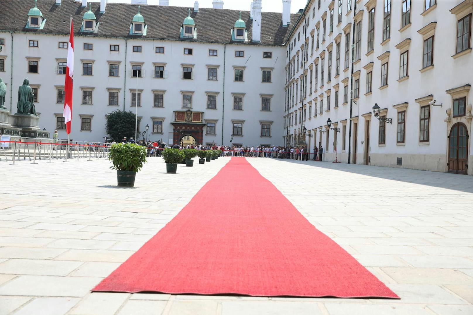 Hier war der rote Teppich für Putin noch leer.