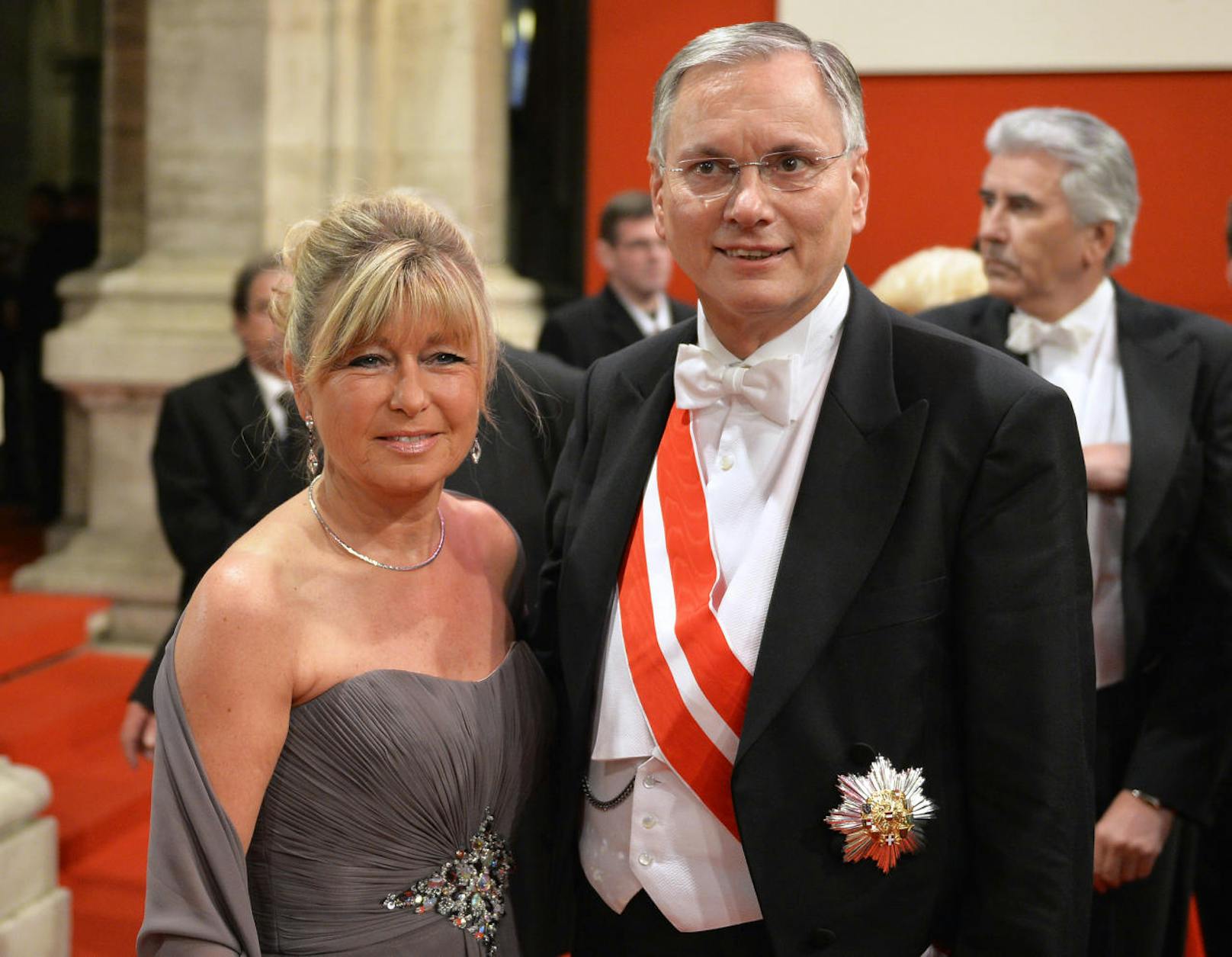 Alois Stöger mit Ehefrau Karin beim Opernball 2016
