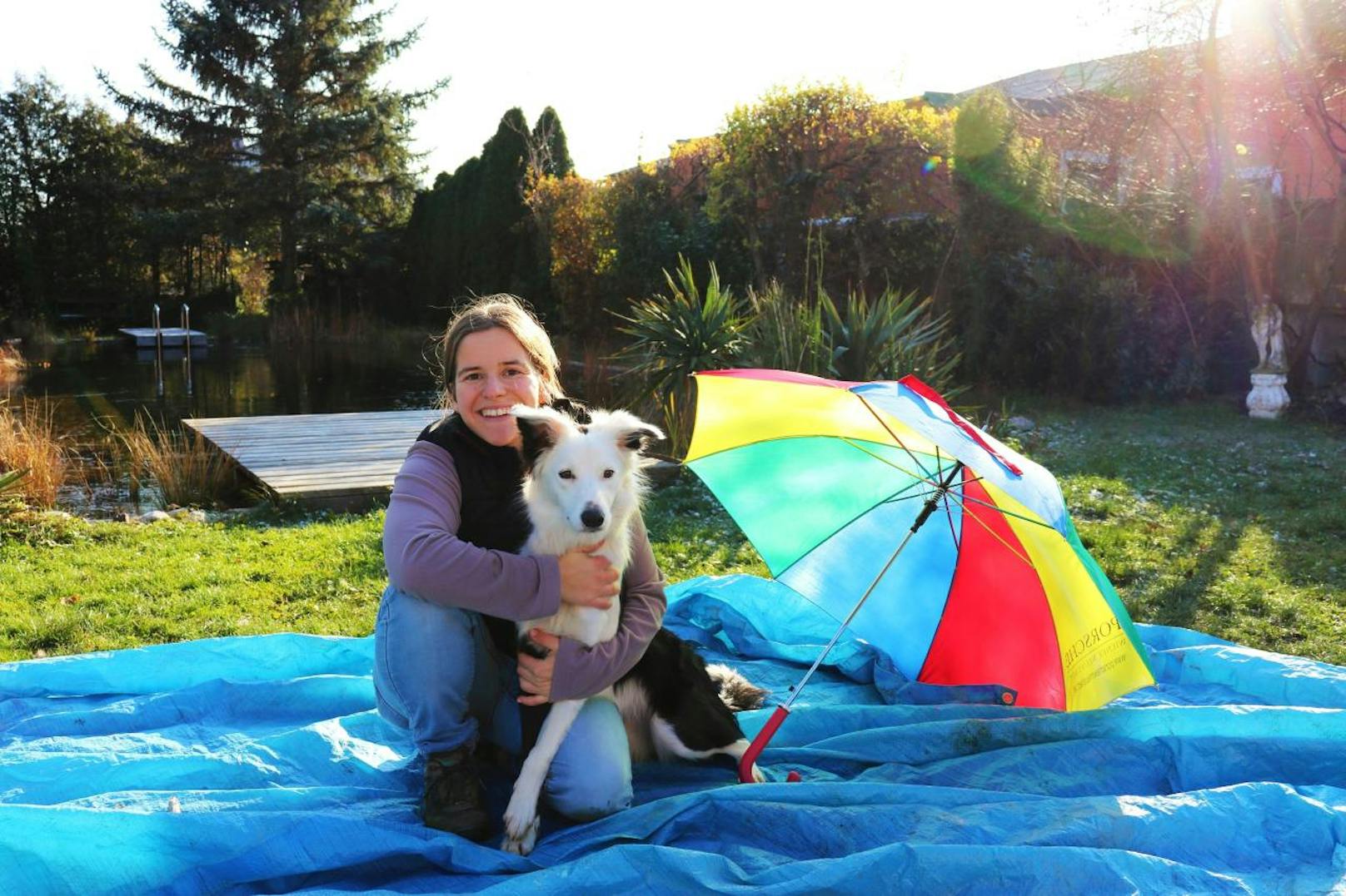 Feuerwerk, Kracher, Raketen - Hundetrainerin Sarah Kautz zeigt, wie Sie Ihren Hund an "gruslige" Geräusche gewöhnen können, damit er den Jahreswechsel entspannter verbringen kann.