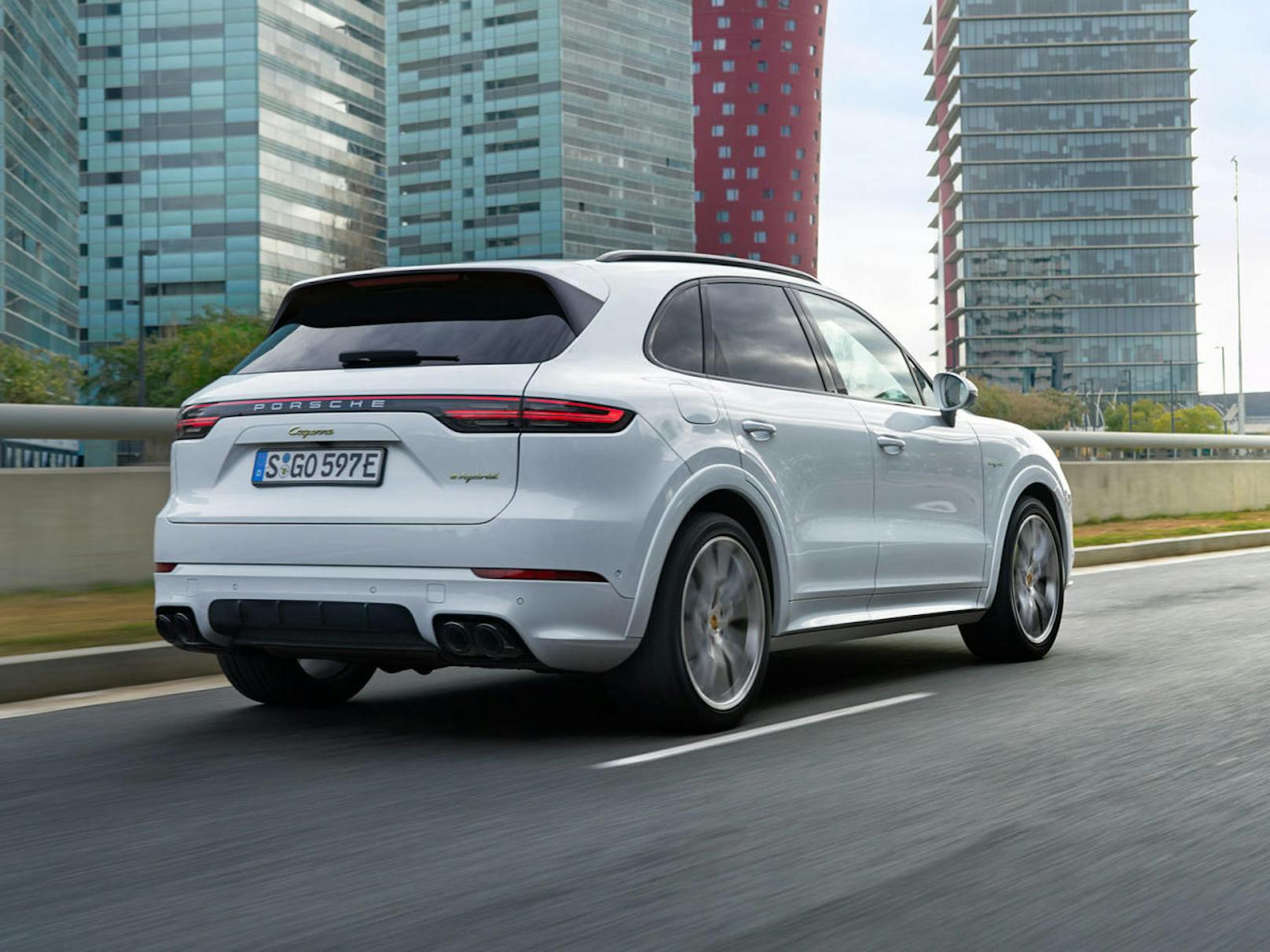 Heckansicht Porsche Cayenne E-Hybrid 