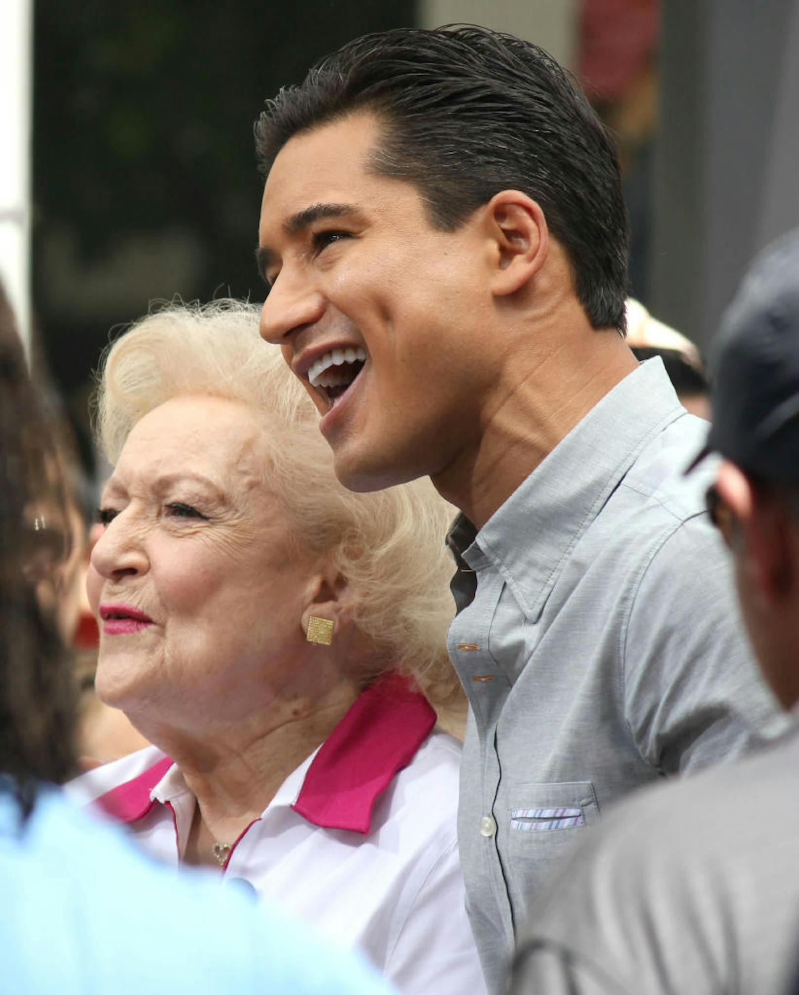 Betty White mit Mario Lopez 2012