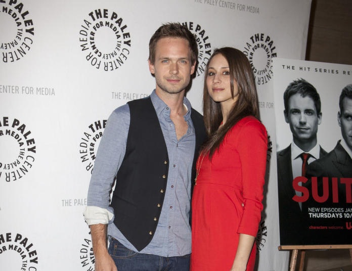 Patrick J. Adams und Troian Bellisario