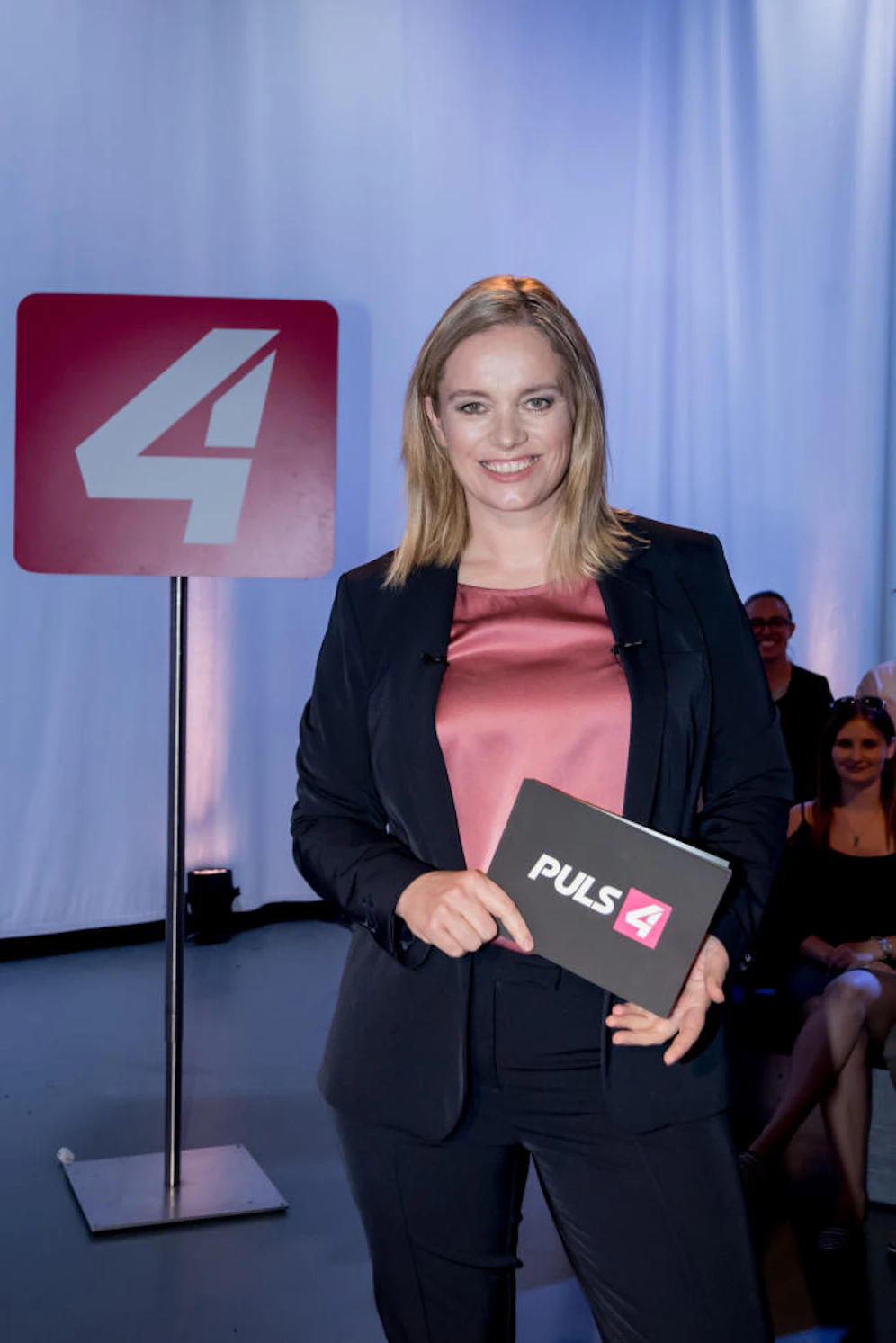 Im Studio von Puls 24-Infochefin Corinna Milborn nehmen heute Abend zuerst Heinz-Christian Strache und im Anschluss Christoph Wiederkehr Platz.