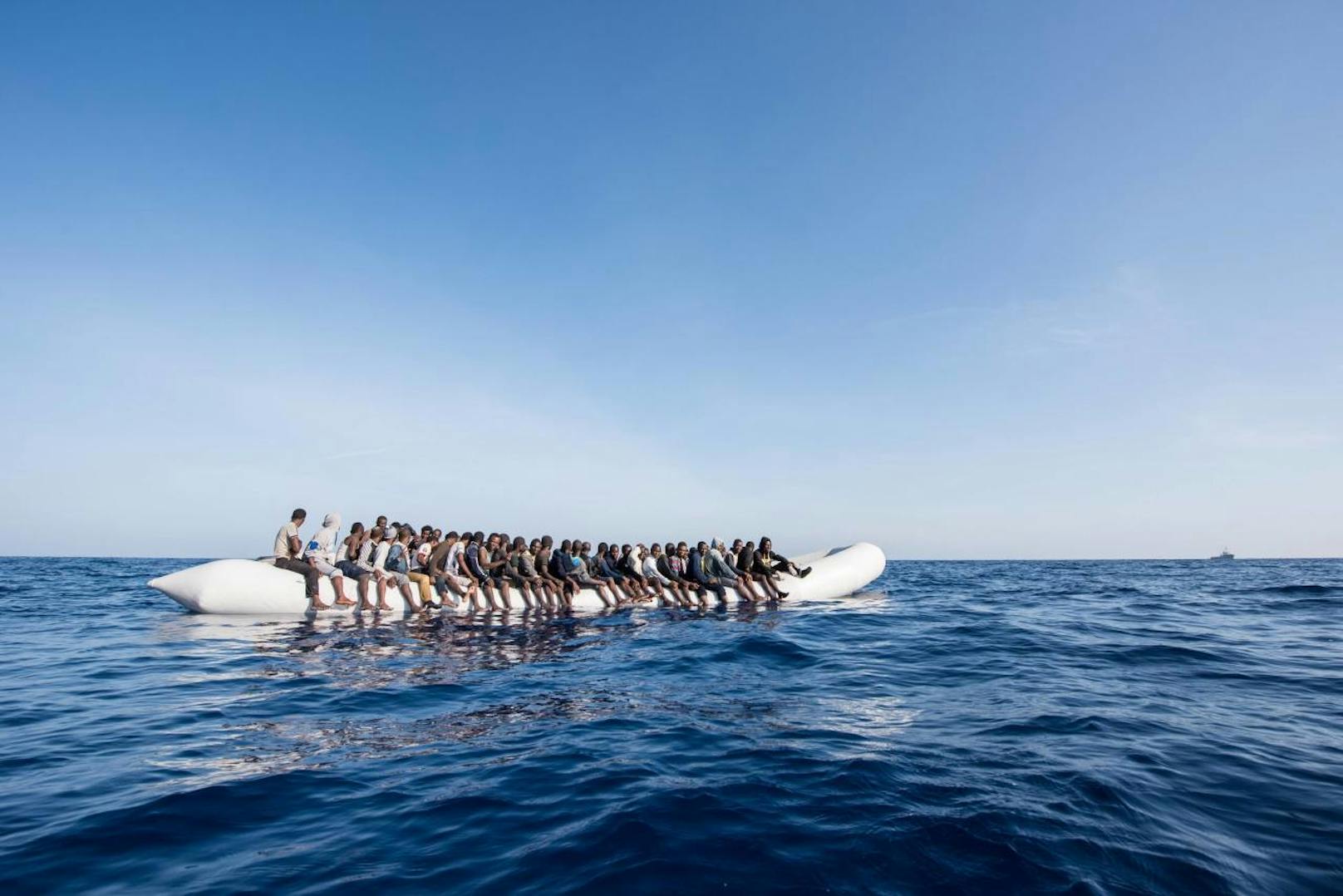 Im Juni habe Frontex rund 6.000 irreguläre Grenzübertritte nach Spanien gezählt.