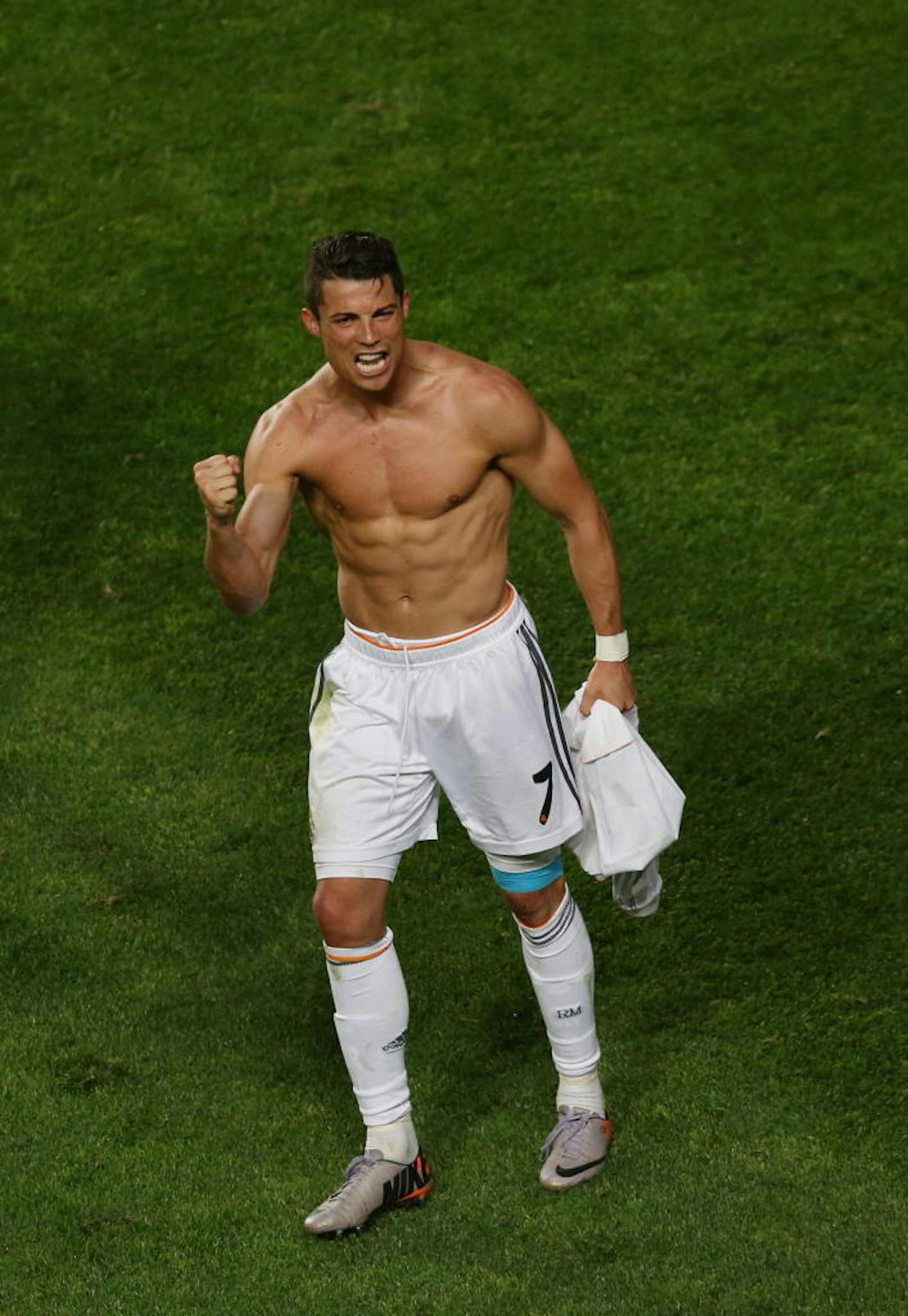 Ronaldo hatte dabei maßgeblichen Anteil an "La Decima". Mit 17 Toren schoss er Real fast im Alleingang zum Titel und stellte nebenbei noch den Rekord für die meisten CL-Tore in einer Saison auf.