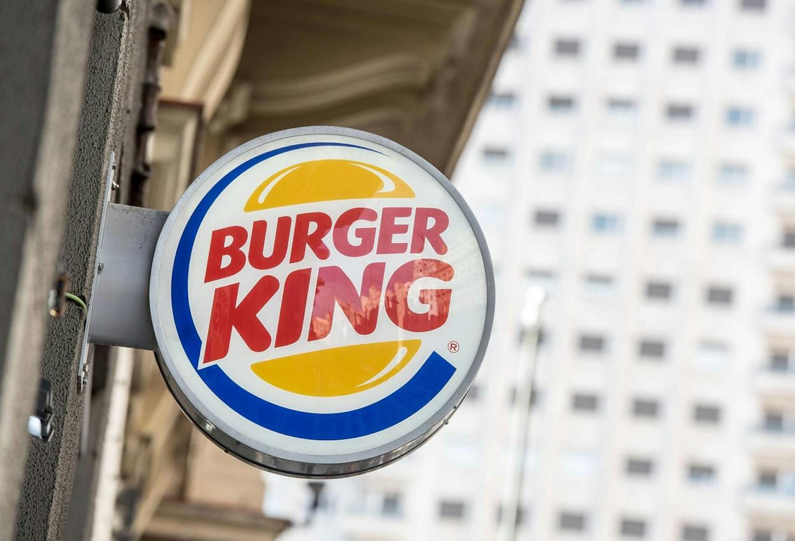 "Milliarden wurden bedient" wird zu "Milliarden schwenkten ab" in der neuen Kampagne von Burger King.