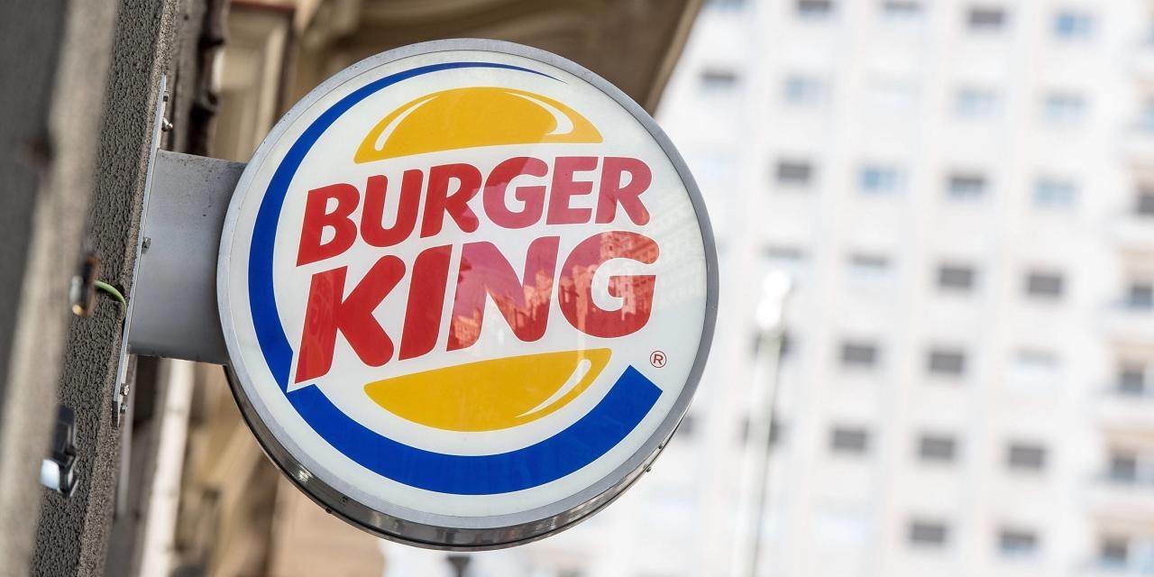 "Milliarden wurden bedient" wird zu "Milliarden schwenkten ab" in der neuen Kampagne von Burger King.