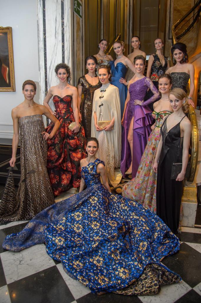 Die Solotänzerinnen der Staatsoper werden für den Opernball von jungen Designern&nbsp;