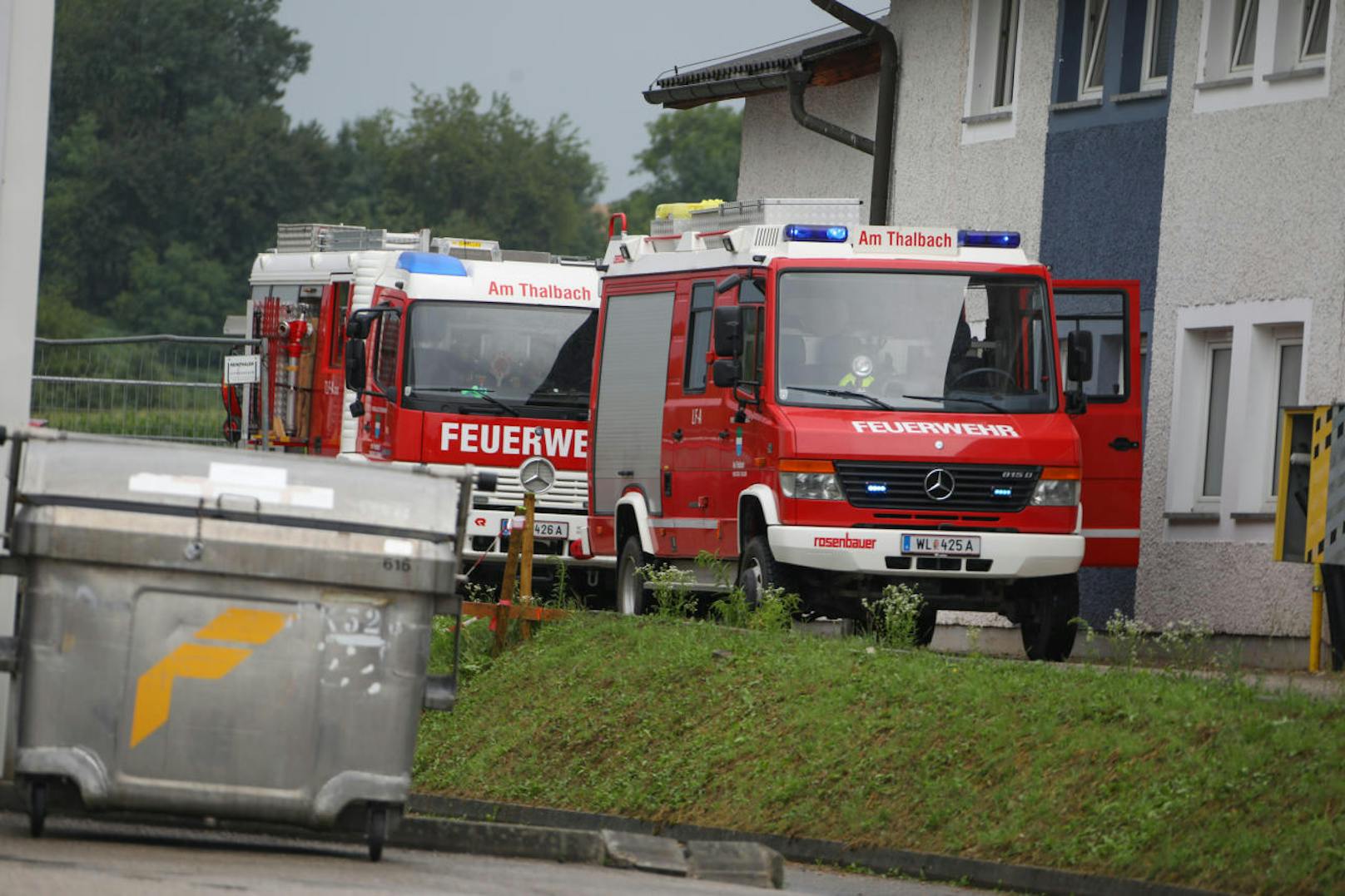 Heftige Regenfälle nach Gewittern haben Freitagabend in Teilen Oberösterreichs zu mehreren Einsätzen der örtlichen Feuerwehren geführt.
