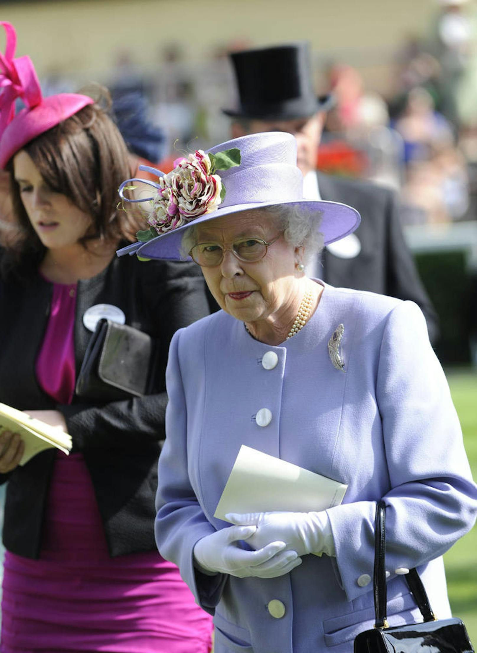 17.06.2010 - Queen Elizabeth II. mit Prinzessin Eugenie beim Pferderennen in Ascot.