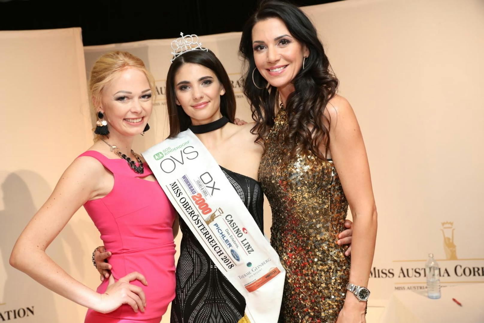 Miss OÖ 2018 Daniela Zivkov mit den Missenmacherinnen Janin Baumann und Nicole Kern