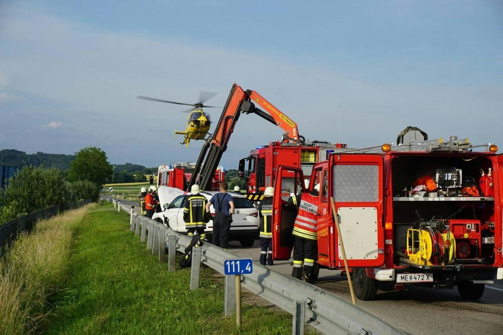 Die 47-jährige Autofahrerin aus dem Bezirk Liezen fuhr kurz vor 18.00 Uhr von der Zufahrt des Berglandcenters in die Bundesstraße 1 ein.