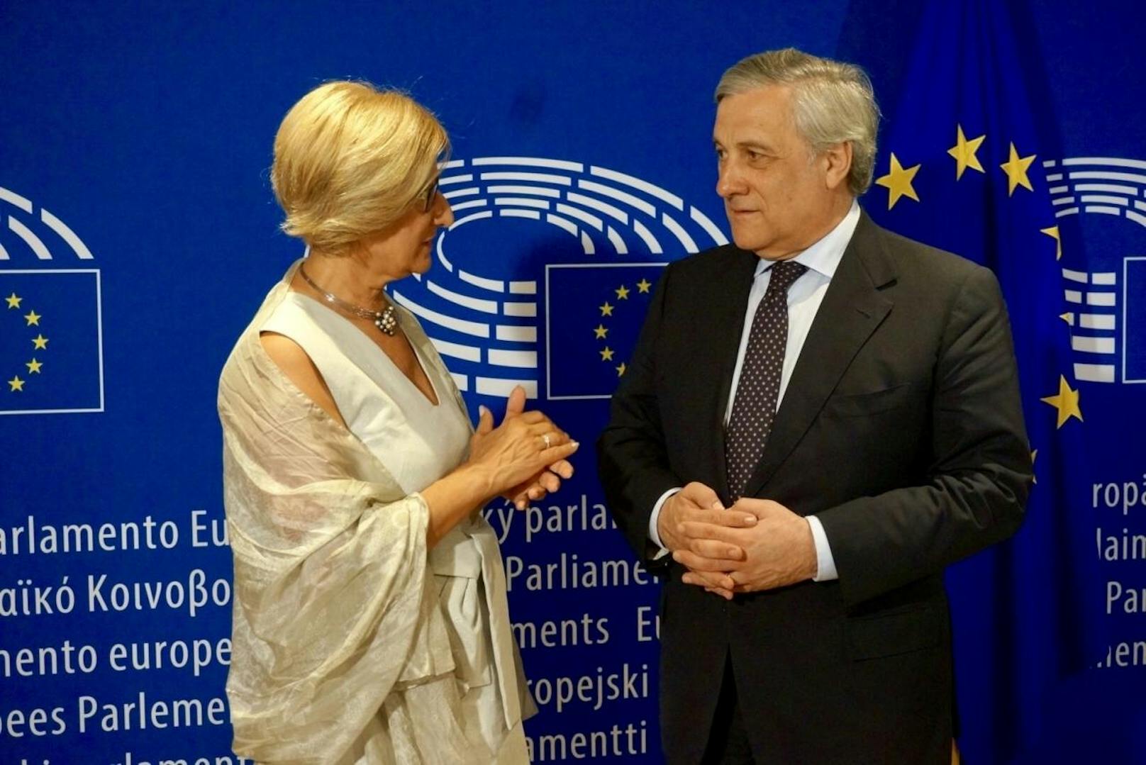 Johanna Mikl-Leitner mit EU-Parlaments-Präsident Tajani