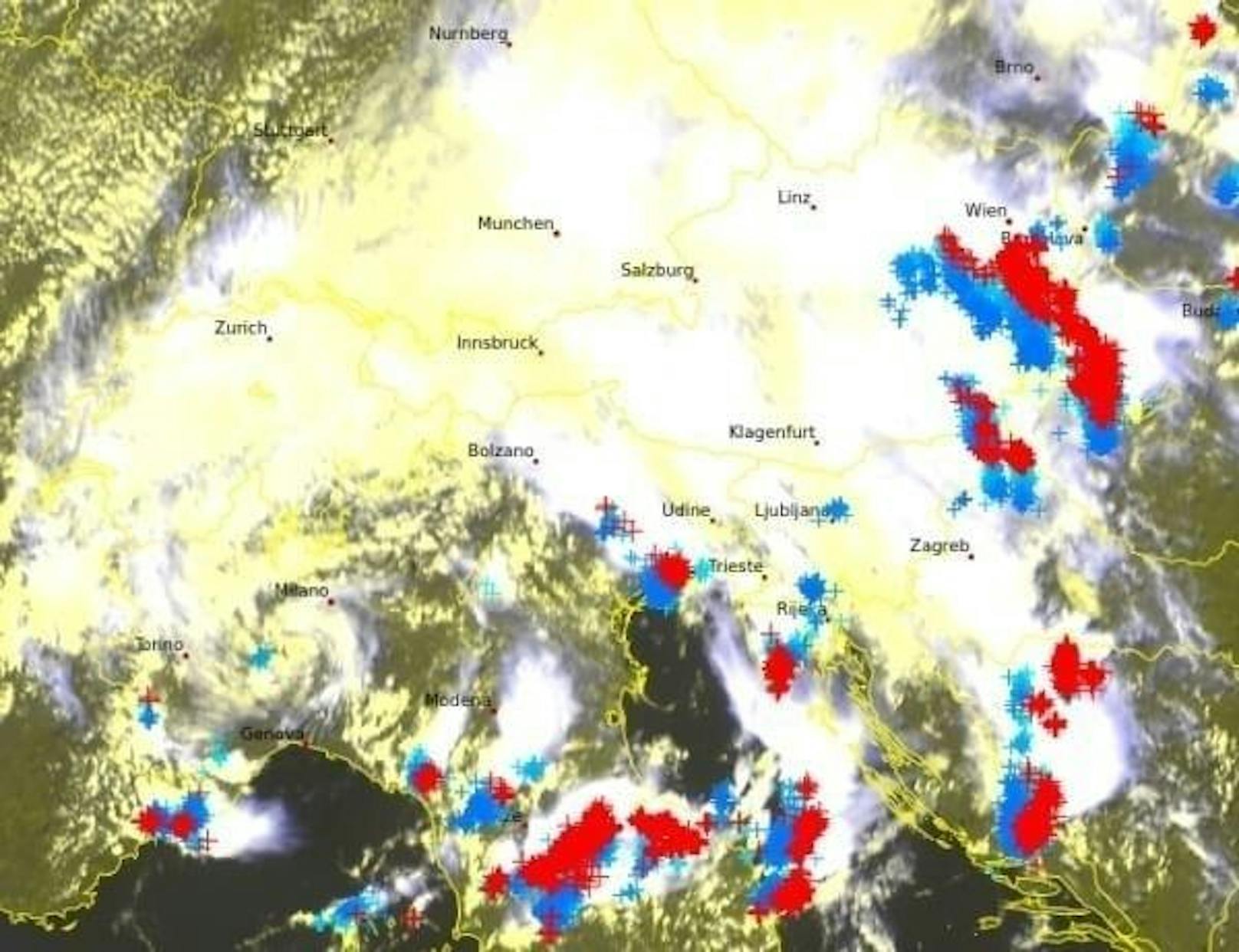 Ein aktuelles Satellitenbild zeigt das für die Gewitter verantwortliche Höhentief.