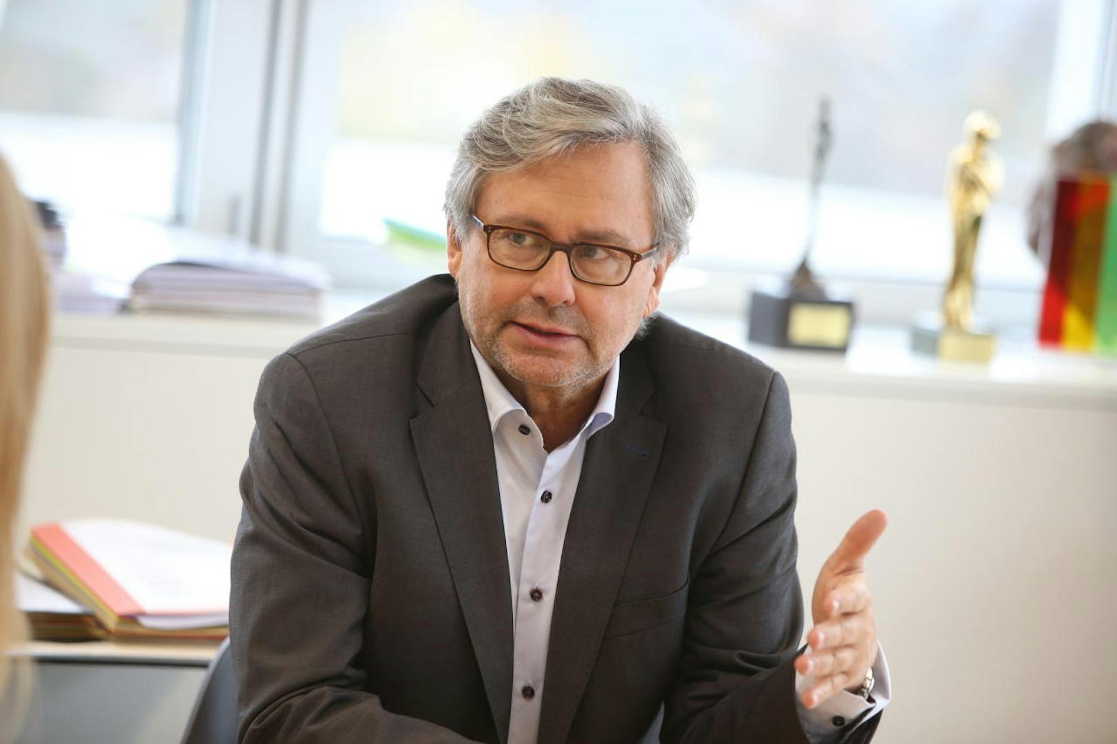 ORF-Generaldirektor<b>Alexander Wrabetz</b> äußert sich im "Heute"-Interview zu den heftigen Attacken, denen der Österreichische Rundfunk und seine Mitarbeiter immer wieder ausgesetzt sind.