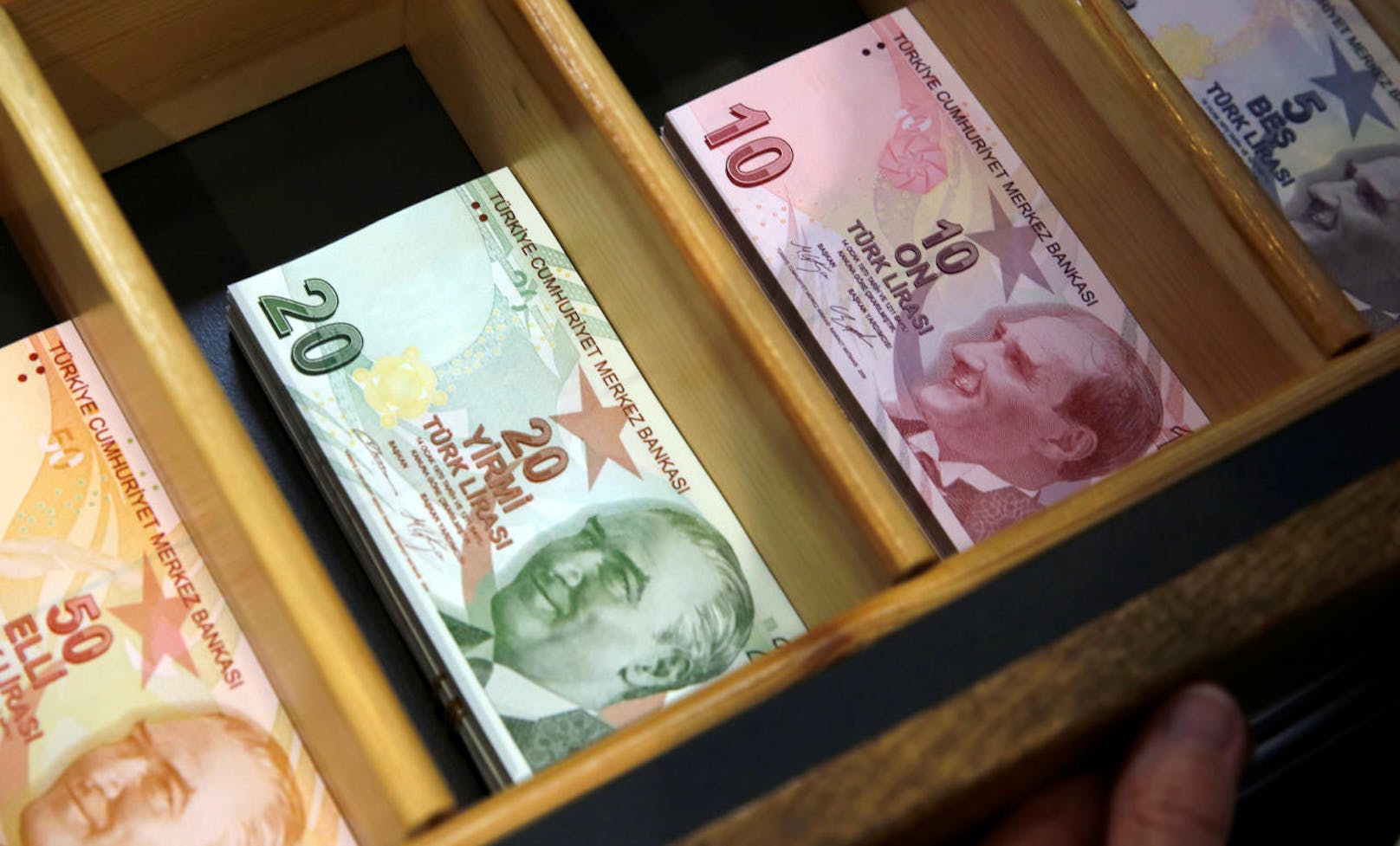 Die türkische Lira steht derzeit stark unter Druck.