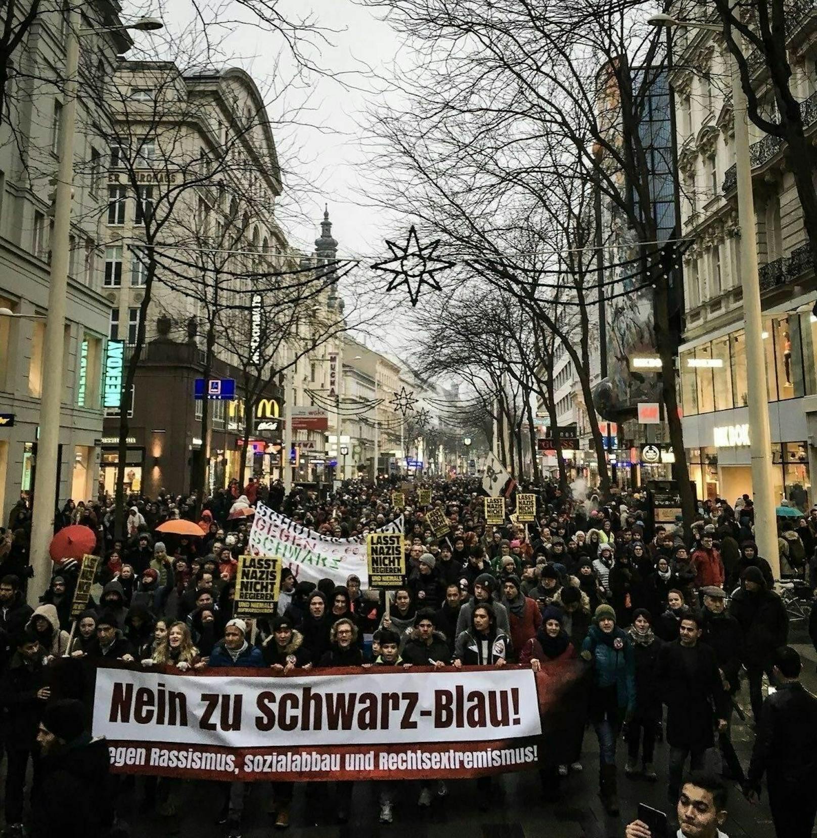 Mehr als 20.000 Menschen haben am Samstag in Wien ein friedliches Zeichen gegen die Koalitionsregierung gesetzt.