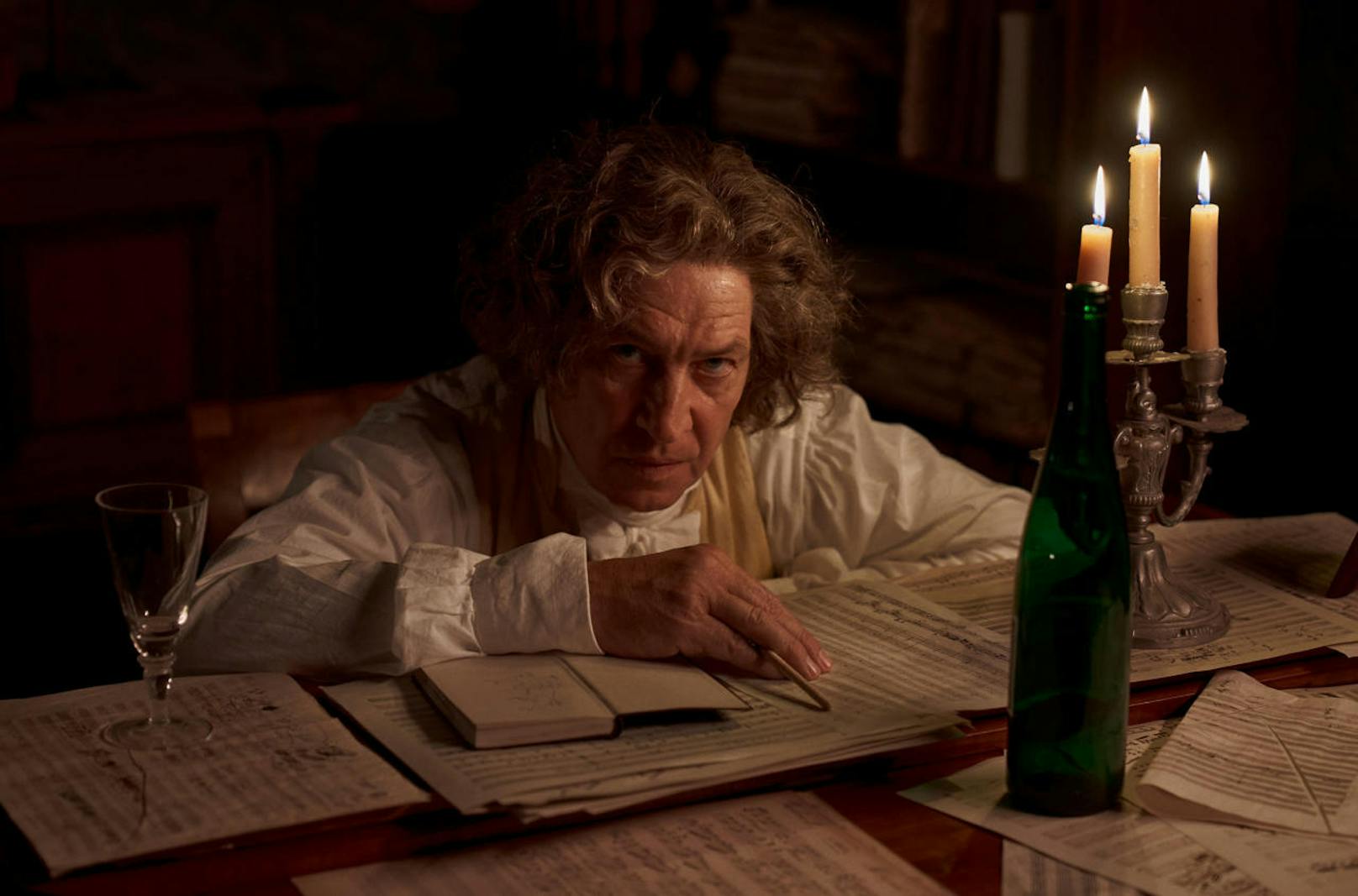 Tobias Moretti spielt im ORF-Historienfilm "Louis van Beethoven" den berühmten tauben Komponisten Ludwig van Beethoven mit seiner berühmten Wallemähne. Der Film läuft zur Feier des Beethoven-Jahres 2020 zum 250. Geburtstag in ORF 2.