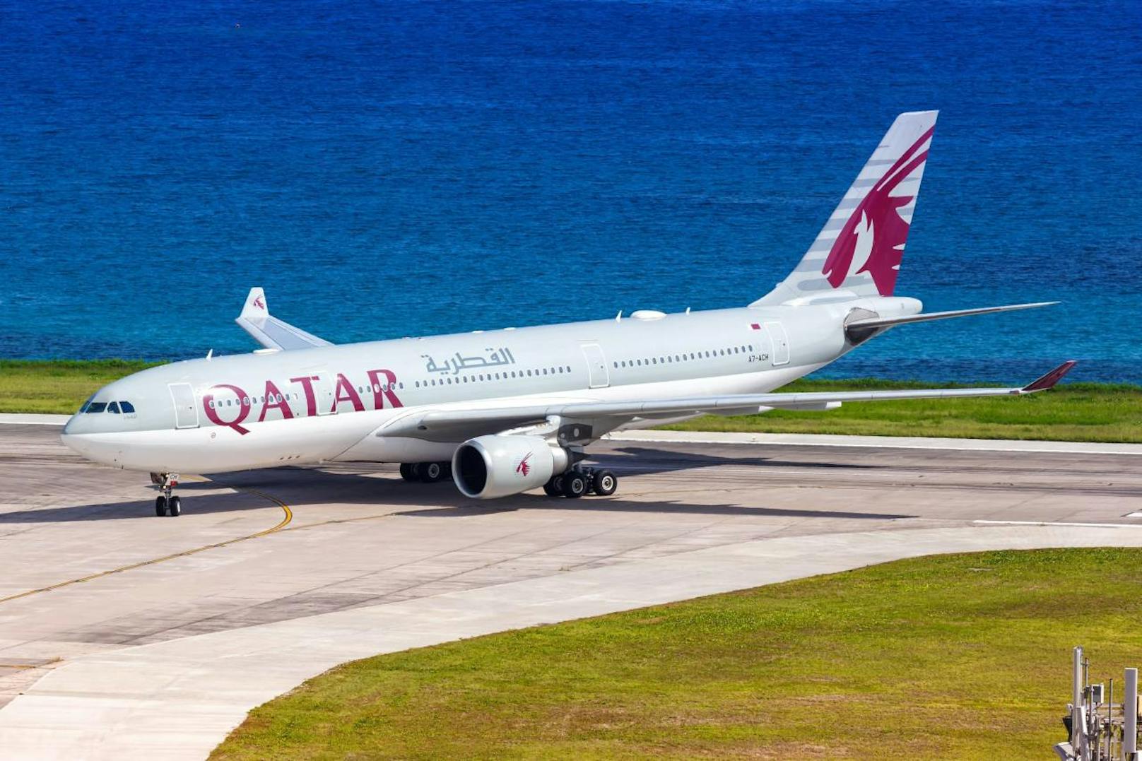 <b>Platz 8: Qatar Airways, Katar</b>
Tripadvisor-Bewertung: "Die Bar im A380 (Business Class) ist das Beste. Der Service, egal in welcher Klasse, ist fantastisch. Das Essen ist für Economy sehr lecker, das Entertainment ist klasse."