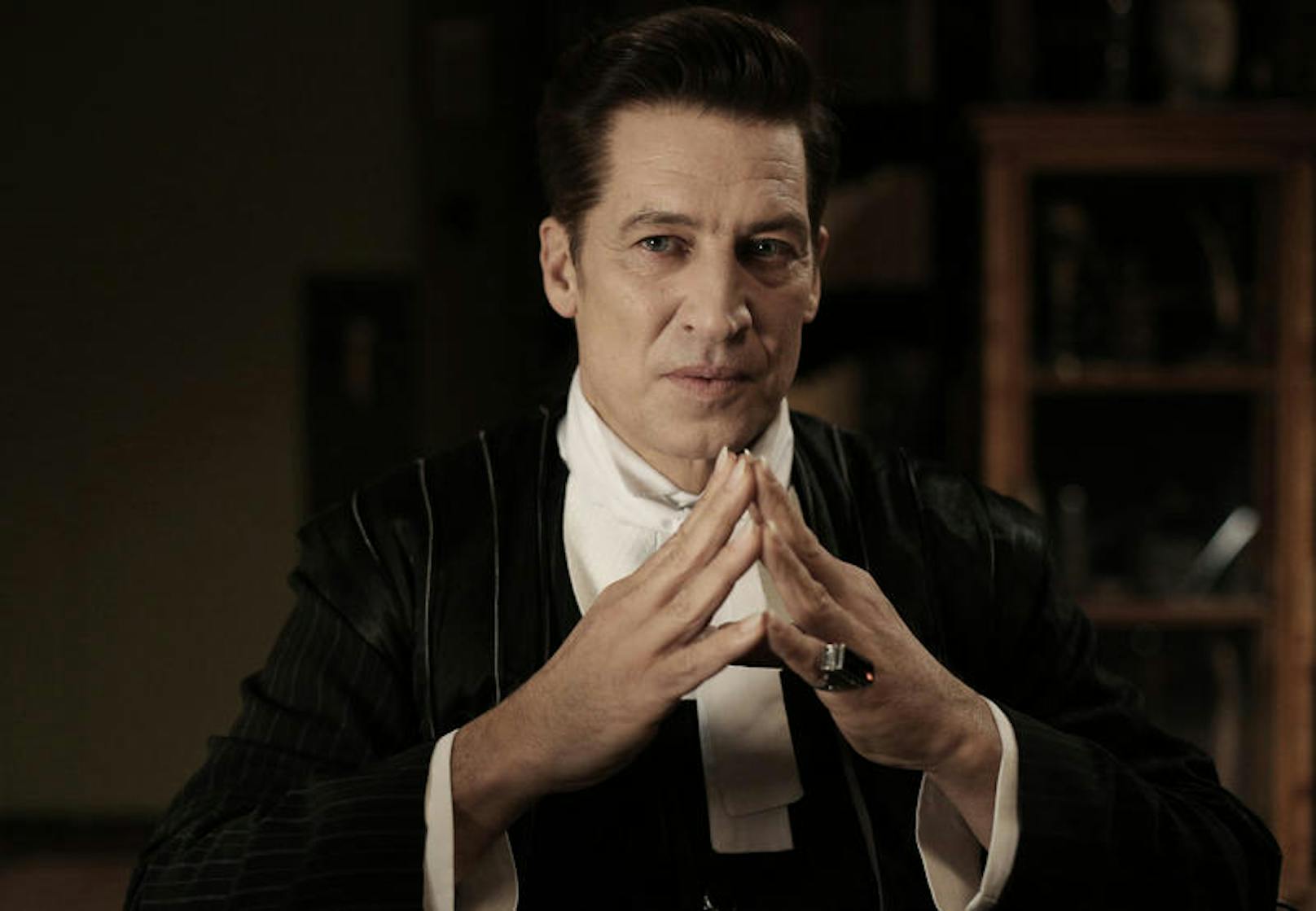 Tobias Moretti in "Der Vampir auf der Couch"