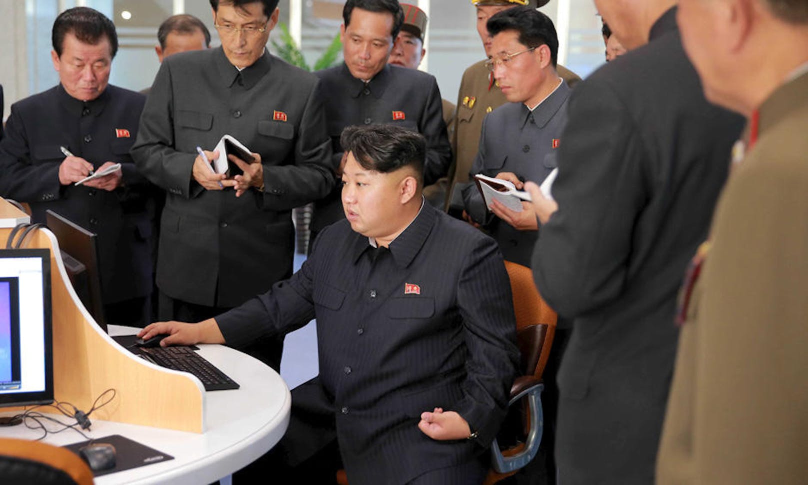 Laut einem Bericht der "New York Times" sind schon 6.000 Hacker für das Regime in Nordkorea im Einsatz. Kim Jong-un und seine Generäle haben ihre Aktivitäten im Cyberspace in letzter Zeit massiv ausgebaut.