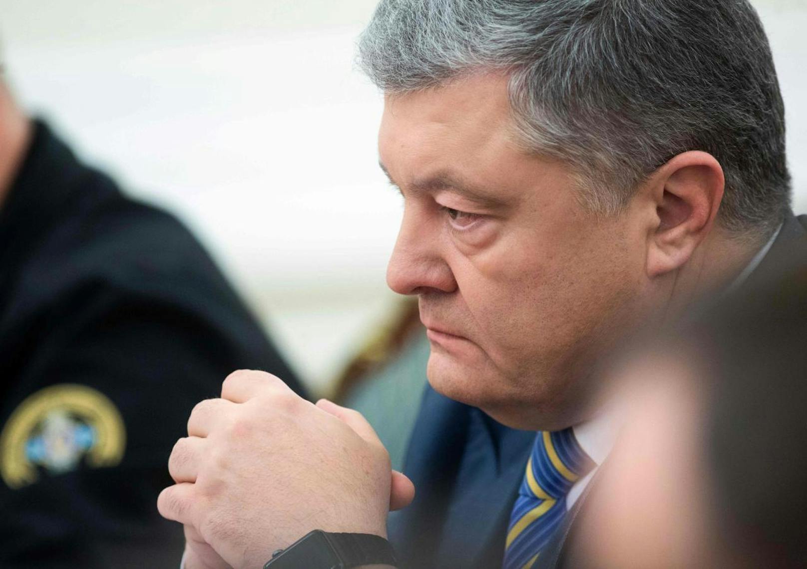 Der ukrainische Präsident Petro Poroschenko erwägt nach dem Zwischenfall das Kriegsrecht auszurufen.