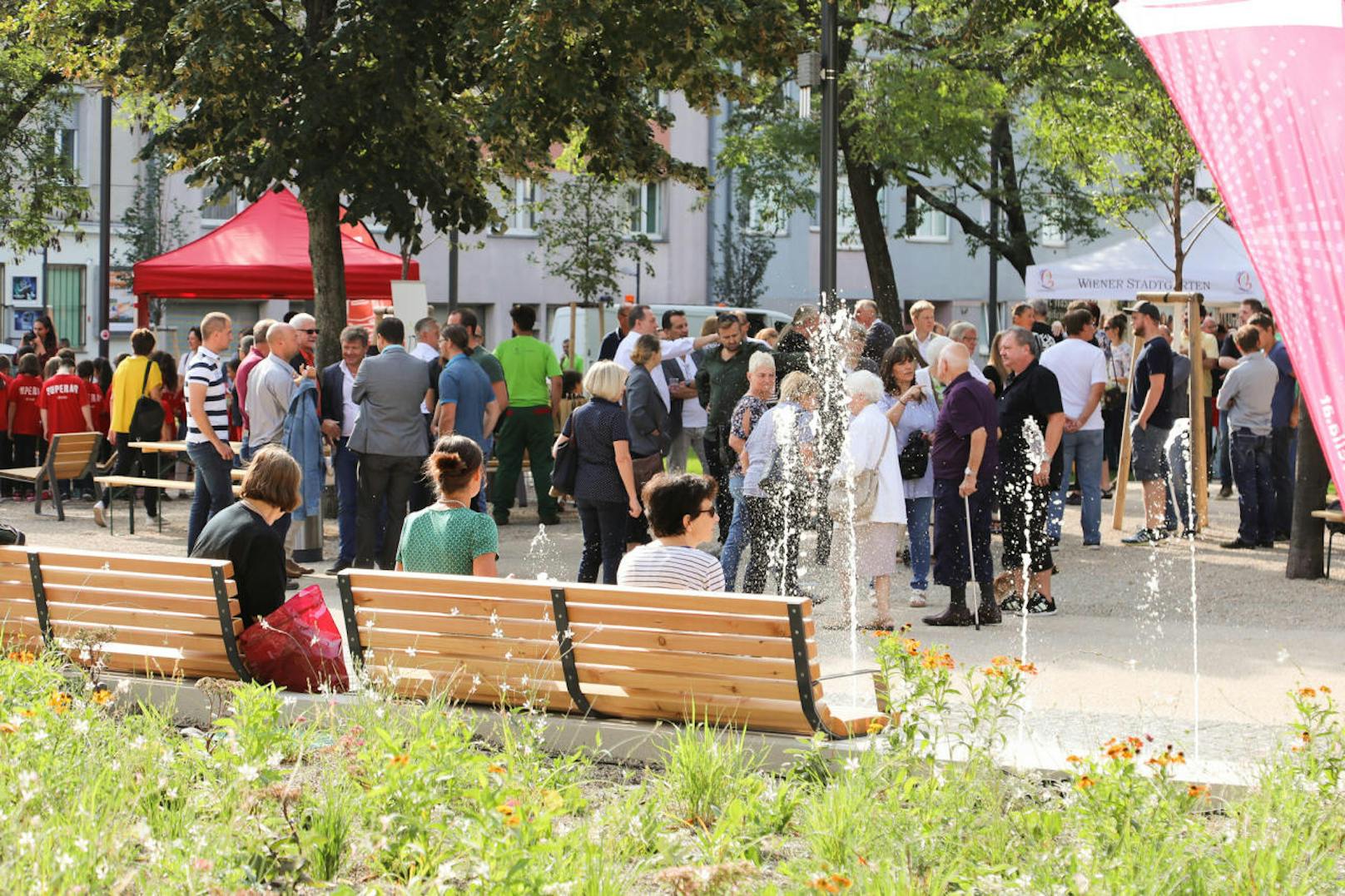 Lässig: Vom Tischtennistisch über Wasserspiele bis hin zu Grünflächen bietet der neue Johann-Nepomuk-Berger-Platz alles für einen gelungenen Tag im Park.