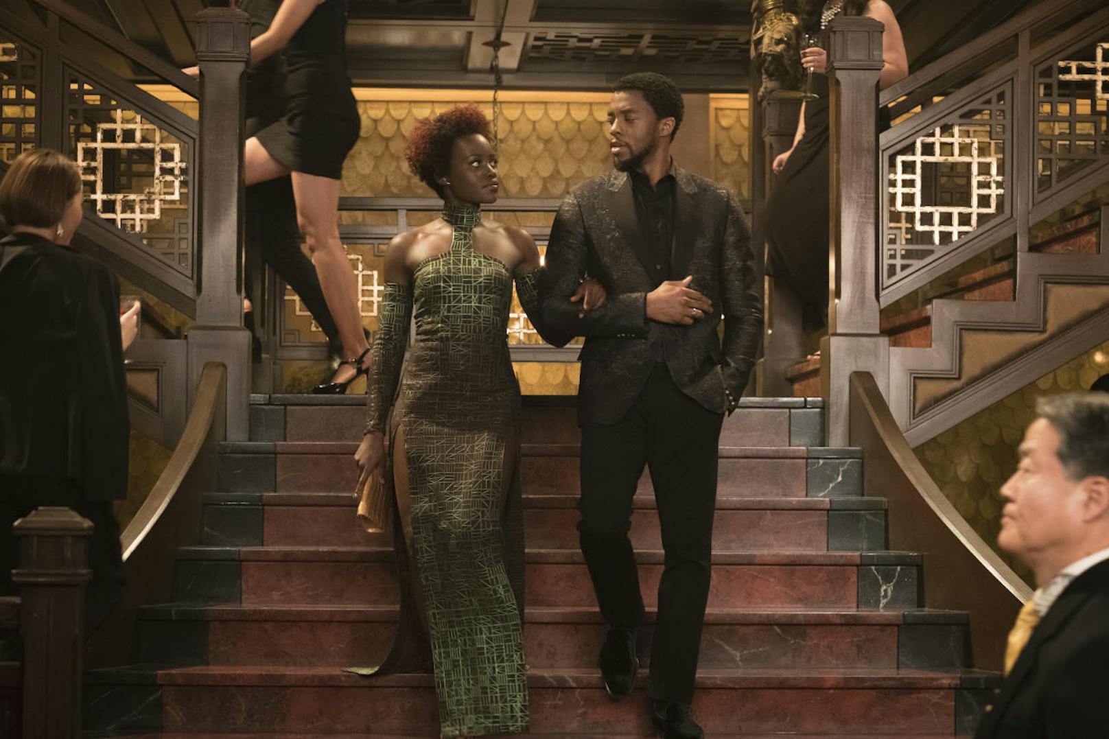 Von links: Nakia (Lupita Nyong'o) und T'Challa/Black Panther (Chadwick Boseman)