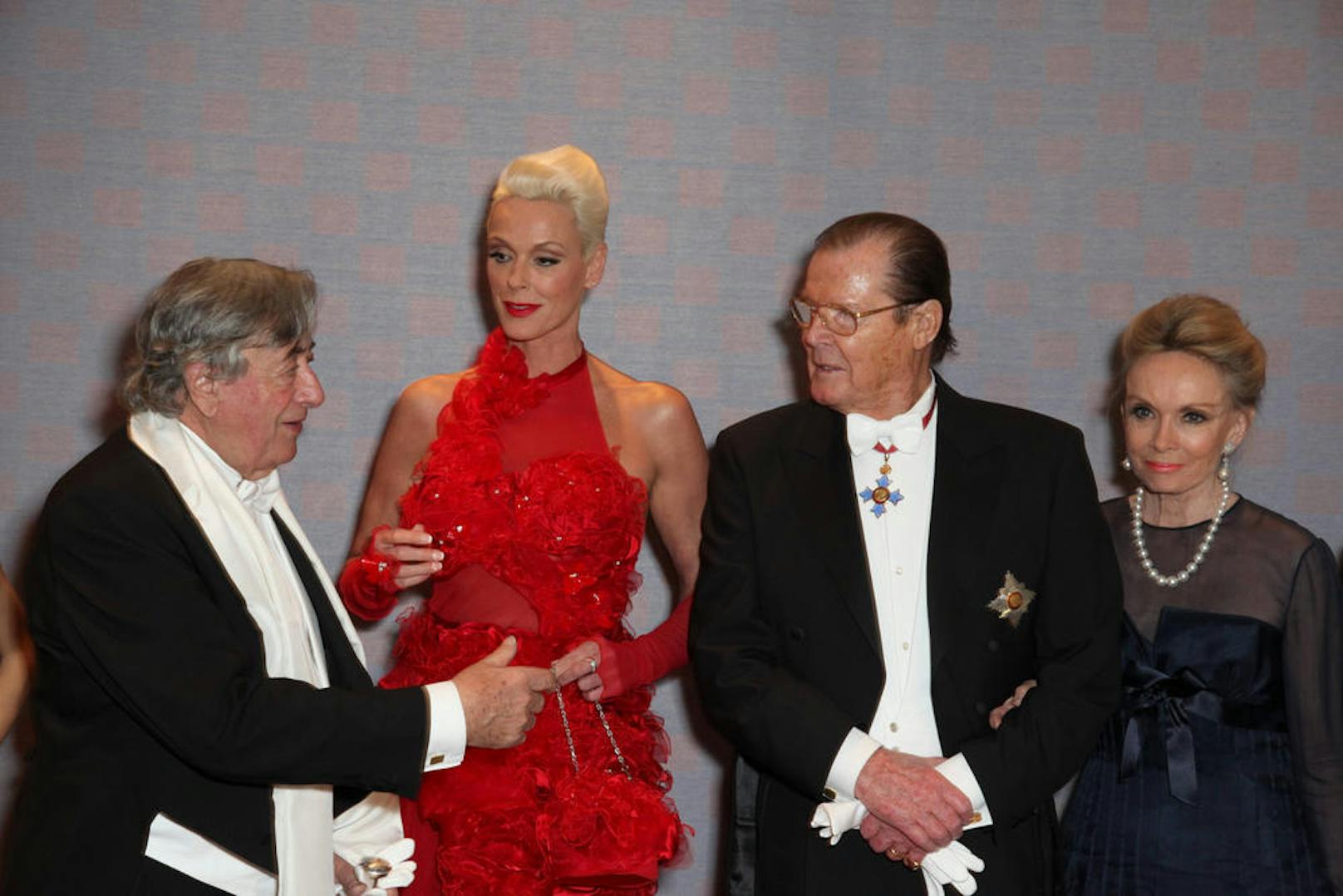 2012: Brigitte Nielsen und Roger Moore