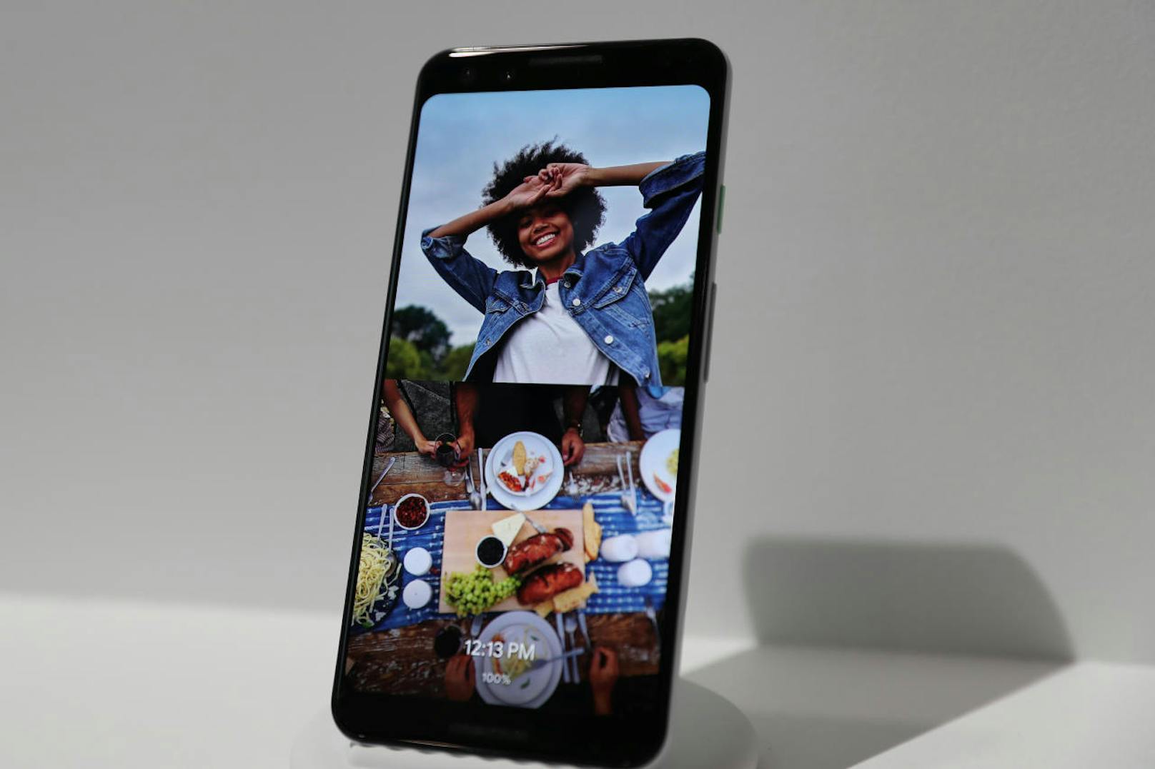 Die neuen Pixel-Phones zeigen beim Design wenig Abweichungen zu den bisherigen Google-Smartphones, im Inneren wurde stark auf Künstliche Intelligenz und die Kamera gesetzt.