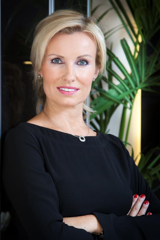 Die renommierte Anwältin Karin Prutsch kämpft dafür, dass Georg zu dem überlebensnotwendigen Medikament kommt.